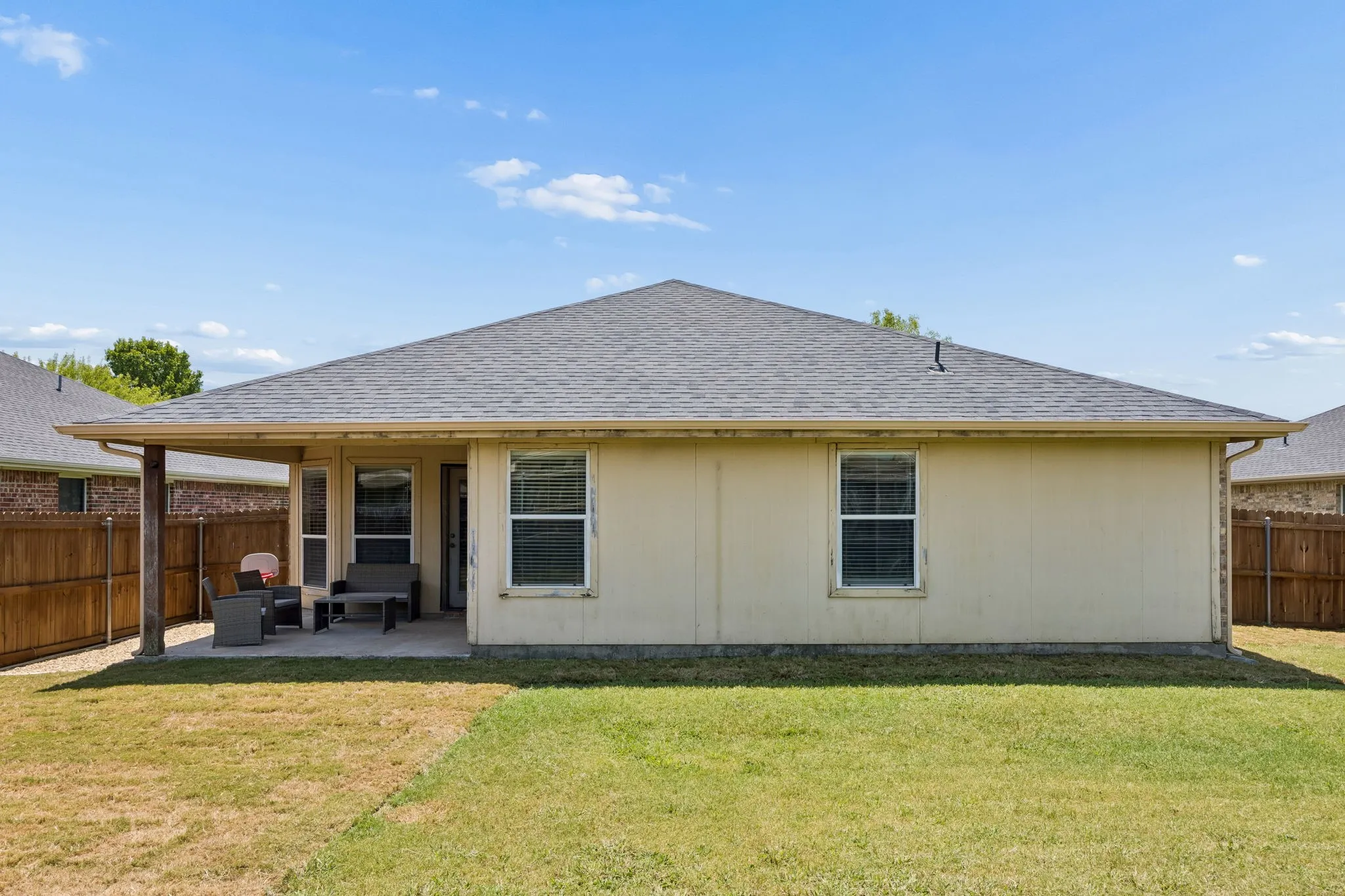 Single Family Residence For Rent in Hunt County , 3216 Overstreet Lane, Royse City, Texas 75189, 3 Bedroom, 2 Bathroom, 2 Garage spaces, 1,633 Sqft, built in 2007, mls#21332184, Real Estate Agent in Royse City, Homes For Rent in Hunt county, Homes For Rent in Royse City, Realtor in Royse City Texas, Real Estate Brokerage Independent Realty Texas, Luminita Cordes Realtor