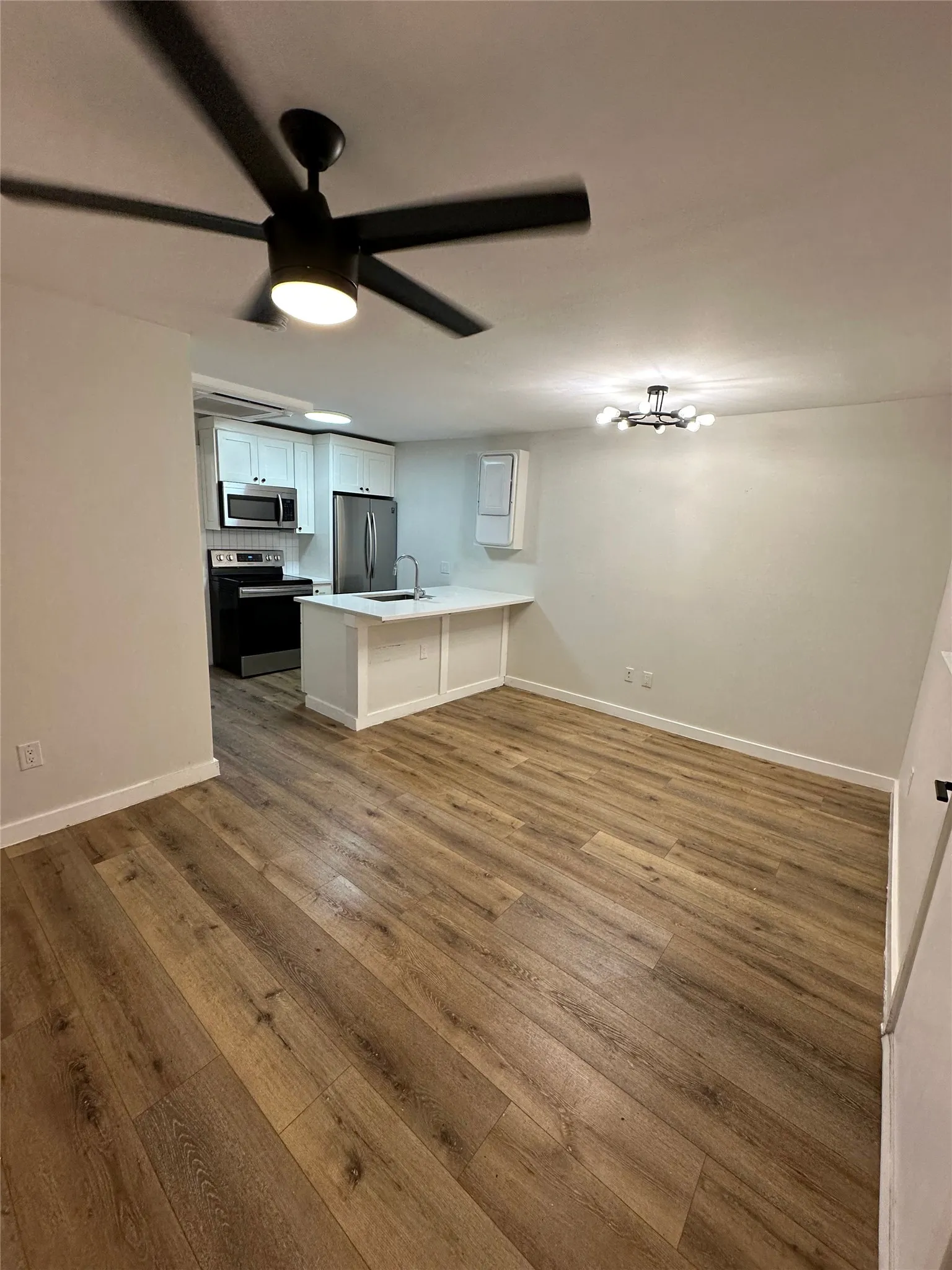 Apartment For Rent in Dallas County , 425 N Rosemont Avenue 103, Dallas, Texas 75208, 1 Bedroom, 1 Bathroom, Garage spaces, 490 Sqft, built in 1961, mls#21339937, Real Estate Agent in Dallas, Homes For Rent in Dallas county, Homes For Rent in Dallas, Realtor in Dallas Texas, Real Estate Brokerage Independent Realty Texas, Luminita Cordes Realtor