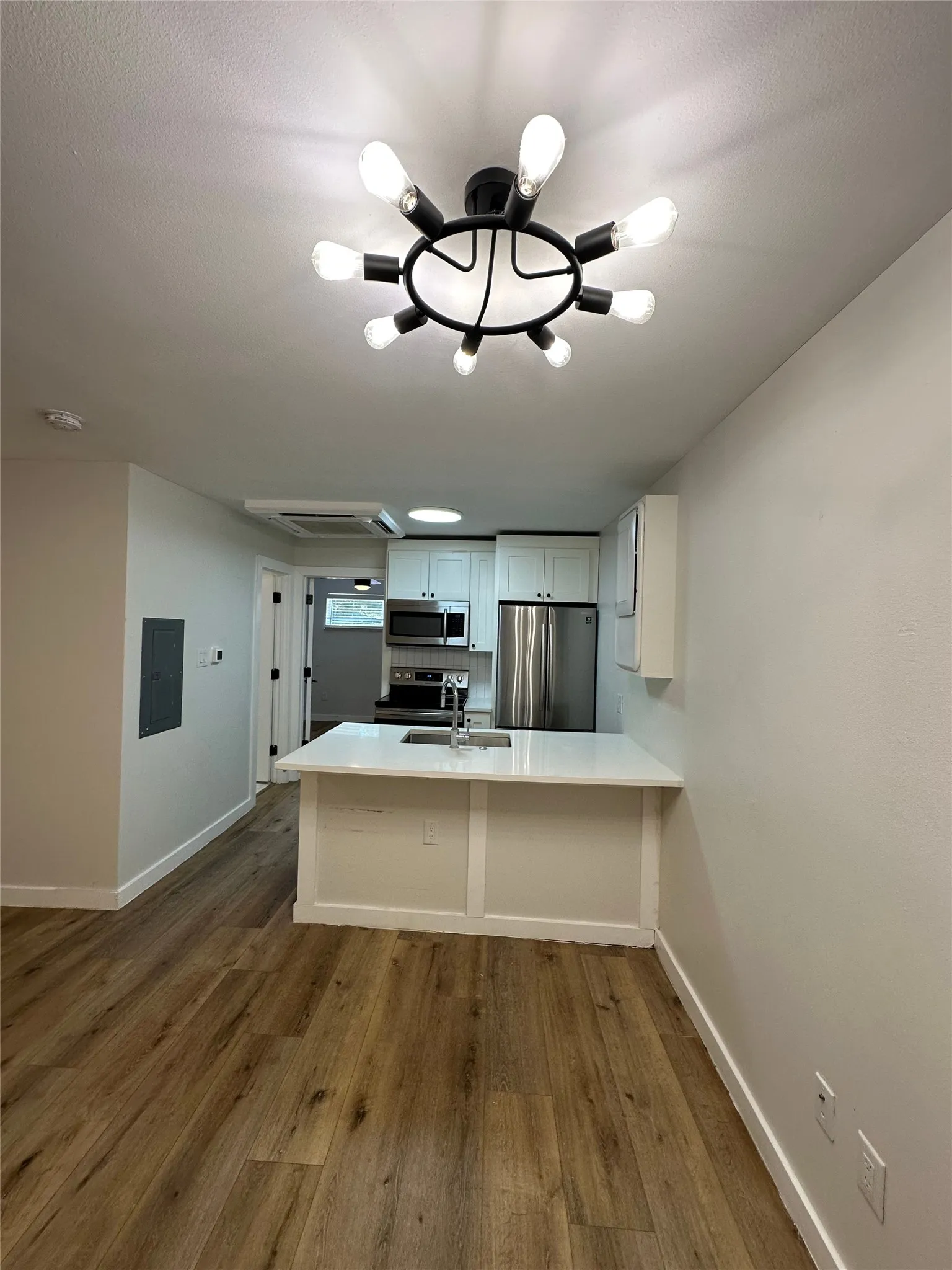 Apartment For Rent in Dallas County , 425 N Rosemont Avenue 103, Dallas, Texas 75208, 1 Bedroom, 1 Bathroom, Garage spaces, 490 Sqft, built in 1961, mls#21339937, Real Estate Agent in Dallas, Homes For Rent in Dallas county, Homes For Rent in Dallas, Realtor in Dallas Texas, Real Estate Brokerage Independent Realty Texas, Luminita Cordes Realtor