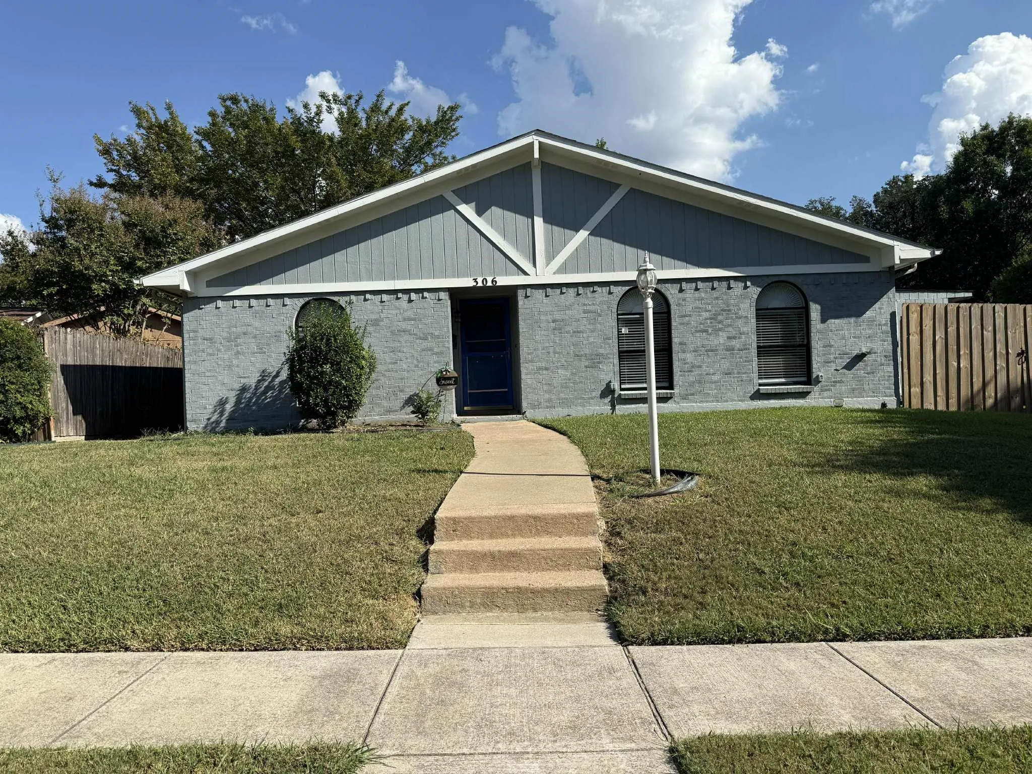 Single Family Residence For Sale in Dallas County , 306 Ivy Way, Garland, Texas 75043, 5 Bedrooms, 2 Bathrooms, Garage spaces, 1,568 Sqft, built in 1973, Price $306,200, mls#21339804, Real Estate Agent in Garland, Homes For Sale in Dallas county, Homes For Sale in Garland, Realtor in Garland Texas, Real Estate Brokerage Independent Realty Texas, Luminita Cordes Realtor