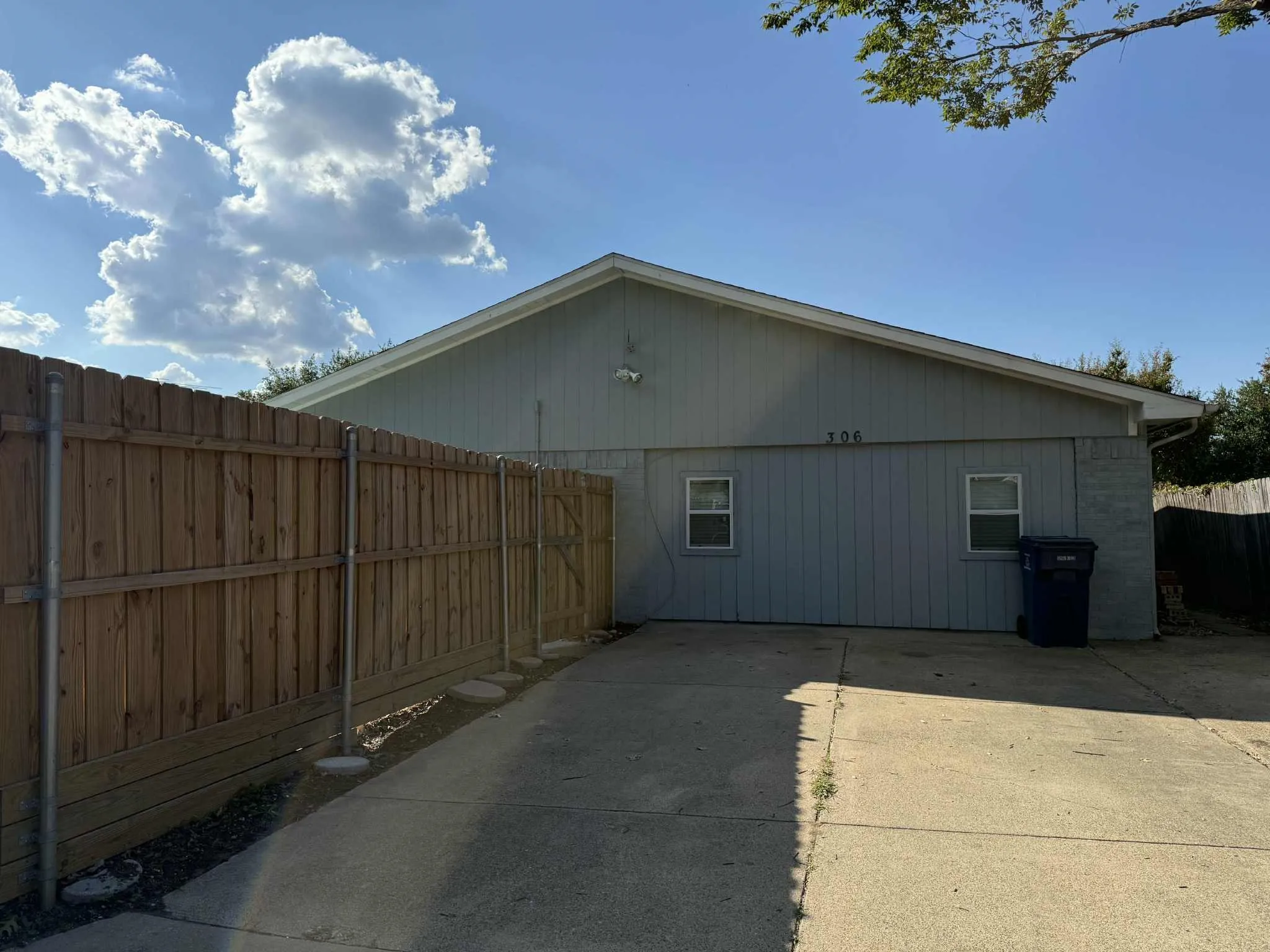 Single Family Residence For Sale in Dallas County , 306 Ivy Way, Garland, Texas 75043, 5 Bedrooms, 2 Bathrooms, Garage spaces, 1,568 Sqft, built in 1973, Price $306,200, mls#21339804, Real Estate Agent in Garland, Homes For Sale in Dallas county, Homes For Sale in Garland, Realtor in Garland Texas, Real Estate Brokerage Independent Realty Texas, Luminita Cordes Realtor