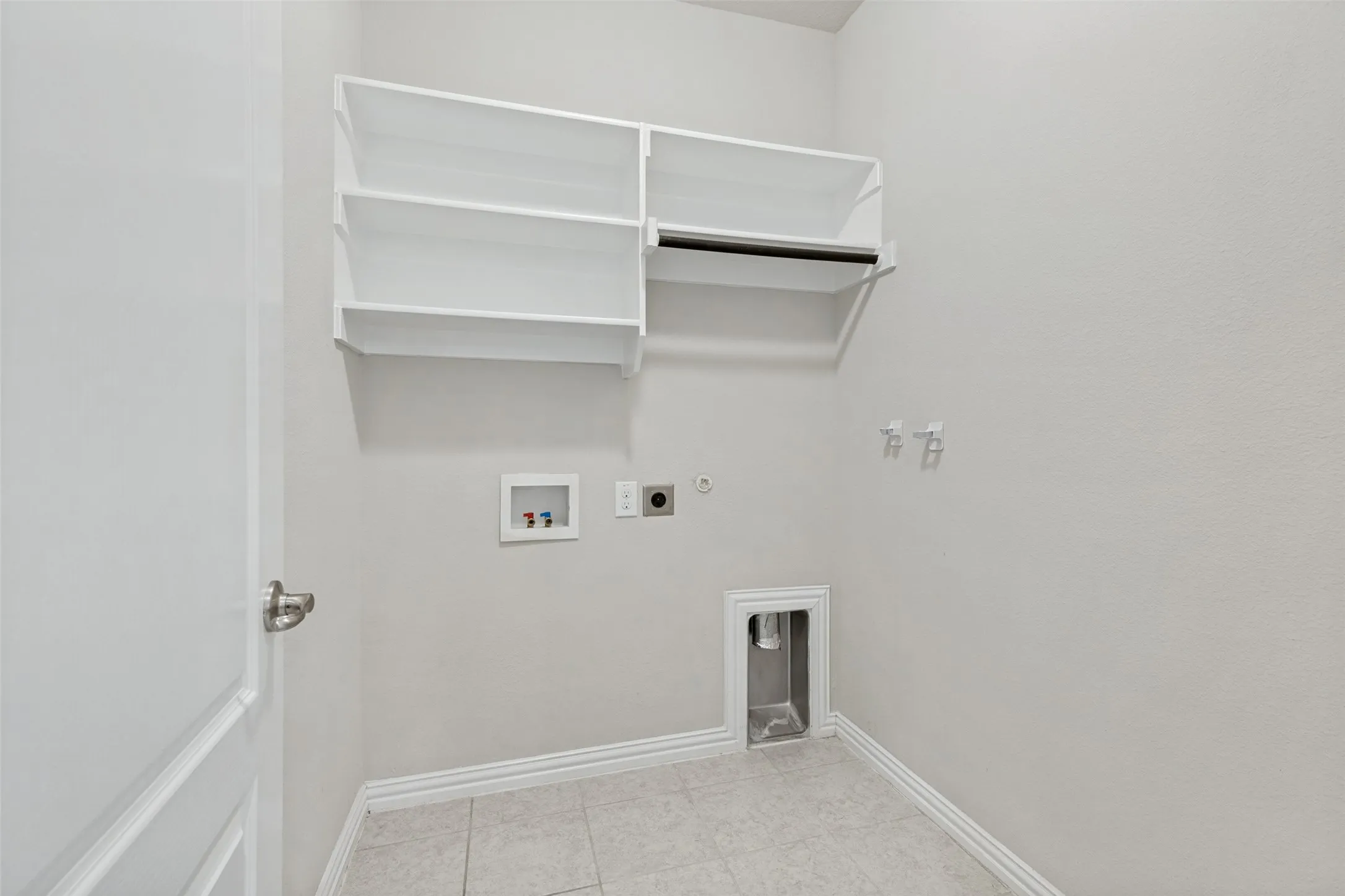 Single Family Residence For Sale in Denton County , 2405 Whispering Pines Drive, Fort Worth, Texas 76177, 3 Bedroom, 3 Bathroom, 2 Garage spaces, 2,634 Sqft, built in 2017, mls#21337843, Real Estate Agent in Fort Worth, Homes For Sale in Denton county, Homes For Sale in Fort Worth, Realtor in Fort Worth Texas, Real Estate Brokerage Independent Realty Texas, Luminita Cordes Realtor