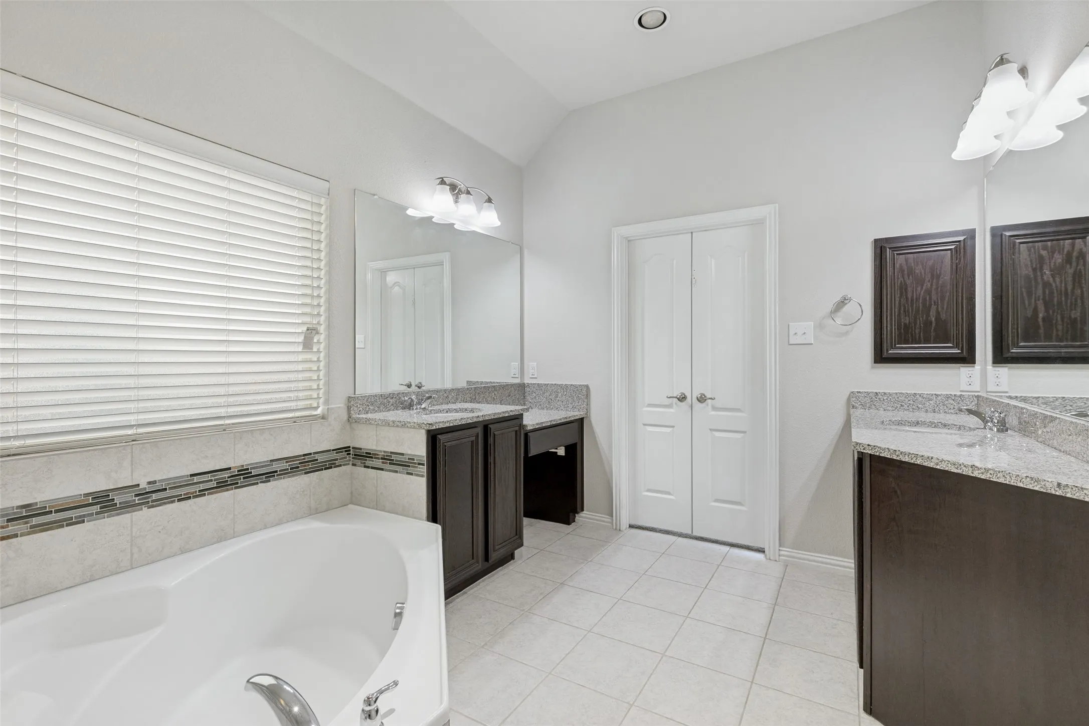 Single Family Residence For Sale in Denton County , 2405 Whispering Pines Drive, Fort Worth, Texas 76177, 3 Bedroom, 3 Bathroom, 2 Garage spaces, 2,634 Sqft, built in 2017, mls#21337843, Real Estate Agent in Fort Worth, Homes For Sale in Denton county, Homes For Sale in Fort Worth, Realtor in Fort Worth Texas, Real Estate Brokerage Independent Realty Texas, Luminita Cordes Realtor