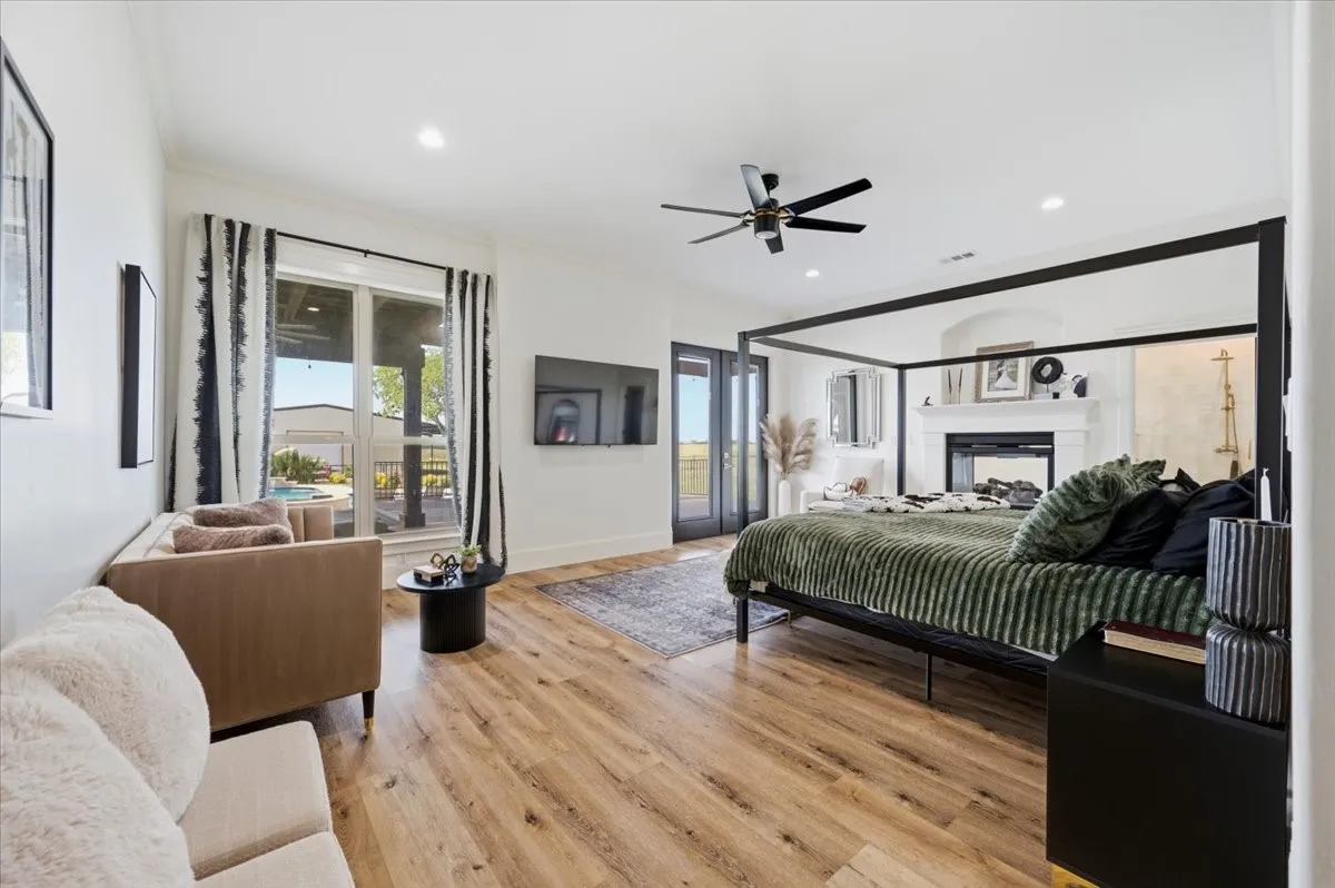 Single Family Residence For Sale in Ellis County , 975 Fm 85, Ennis, Texas 75119, 5 Bedroom, 5 Bathroom, 2 Garage spaces, 5,698 Sqft, built in 2010, mls#21339959, Real Estate Agent in Ennis, Homes For Sale in Ellis county, Homes For Sale in Ennis, Realtor in Ennis Texas, Real Estate Brokerage Independent Realty Texas, Luminita Cordes Realtor
