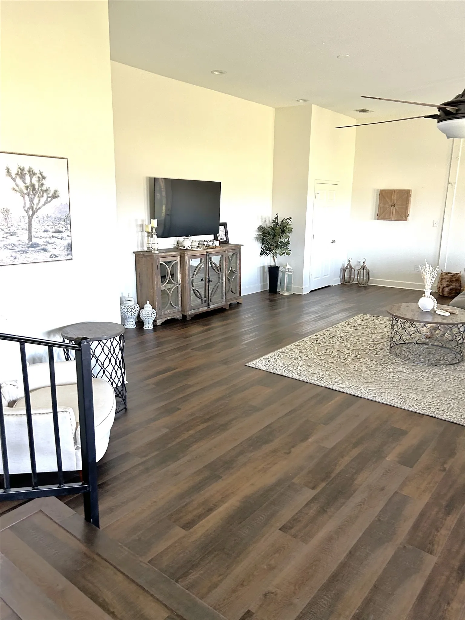 Single Family Residence For Sale in Ellis County , 975 Fm 85, Ennis, Texas 75119, 5 Bedroom, 5 Bathroom, 2 Garage spaces, 5,698 Sqft, built in 2010, mls#21339959, Real Estate Agent in Ennis, Homes For Sale in Ellis county, Homes For Sale in Ennis, Realtor in Ennis Texas, Real Estate Brokerage Independent Realty Texas, Luminita Cordes Realtor