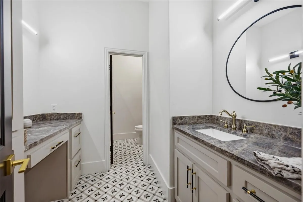 Single Family Residence For Sale in Ellis County , 975 Fm 85, Ennis, Texas 75119, 5 Bedroom, 5 Bathroom, 2 Garage spaces, 5,698 Sqft, built in 2010, mls#21339959, Real Estate Agent in Ennis, Homes For Sale in Ellis county, Homes For Sale in Ennis, Realtor in Ennis Texas, Real Estate Brokerage Independent Realty Texas, Luminita Cordes Realtor