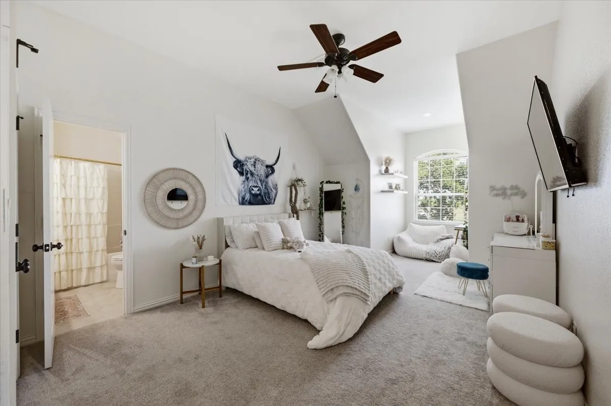 Single Family Residence For Sale in Ellis County , 975 Fm 85, Ennis, Texas 75119, 5 Bedroom, 5 Bathroom, 2 Garage spaces, 5,698 Sqft, built in 2010, mls#21339959, Real Estate Agent in Ennis, Homes For Sale in Ellis county, Homes For Sale in Ennis, Realtor in Ennis Texas, Real Estate Brokerage Independent Realty Texas, Luminita Cordes Realtor
