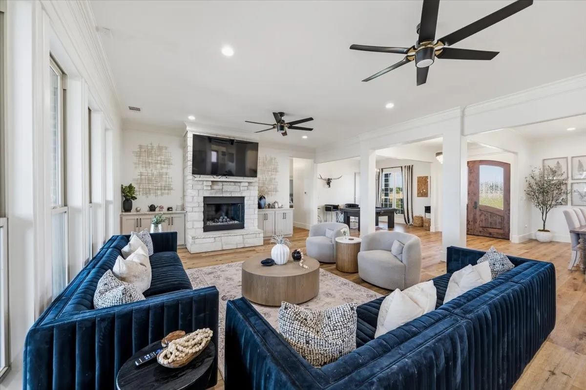 Single Family Residence For Sale in Ellis County , 975 Fm 85, Ennis, Texas 75119, 5 Bedroom, 5 Bathroom, 2 Garage spaces, 5,698 Sqft, built in 2010, mls#21339959, Real Estate Agent in Ennis, Homes For Sale in Ellis county, Homes For Sale in Ennis, Realtor in Ennis Texas, Real Estate Brokerage Independent Realty Texas, Luminita Cordes Realtor
