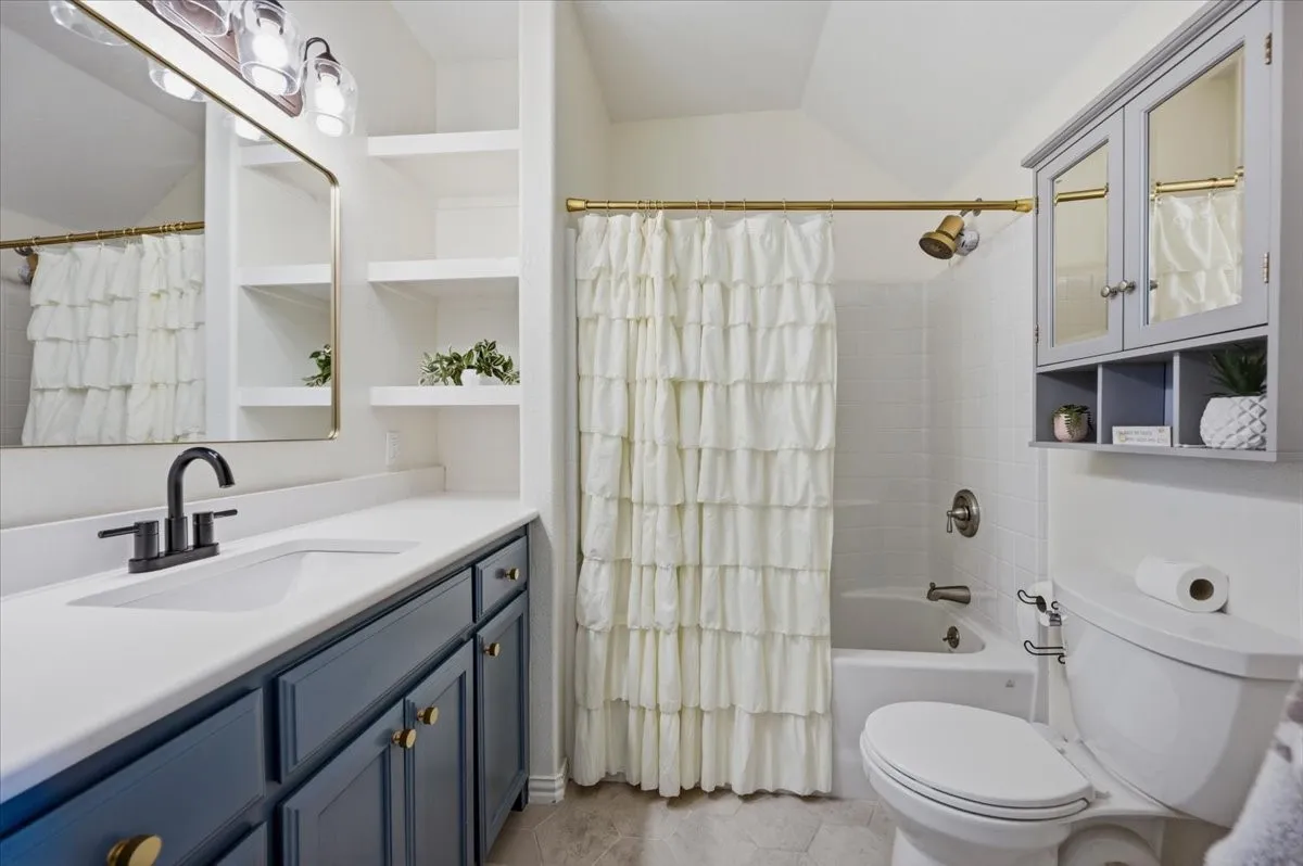 Single Family Residence For Sale in Ellis County , 975 Fm 85, Ennis, Texas 75119, 5 Bedroom, 5 Bathroom, 2 Garage spaces, 5,698 Sqft, built in 2010, mls#21339959, Real Estate Agent in Ennis, Homes For Sale in Ellis county, Homes For Sale in Ennis, Realtor in Ennis Texas, Real Estate Brokerage Independent Realty Texas, Luminita Cordes Realtor
