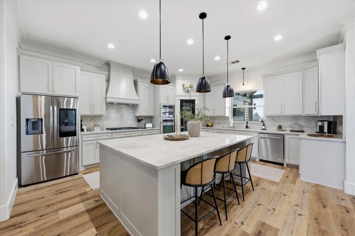Single Family Residence For Sale in Ellis County , 975 Fm 85, Ennis, Texas 75119, 5 Bedroom, 5 Bathroom, 2 Garage spaces, 5,698 Sqft, built in 2010, mls#21339959, Real Estate Agent in Ennis, Homes For Sale in Ellis county, Homes For Sale in Ennis, Realtor in Ennis Texas, Real Estate Brokerage Independent Realty Texas, Luminita Cordes Realtor