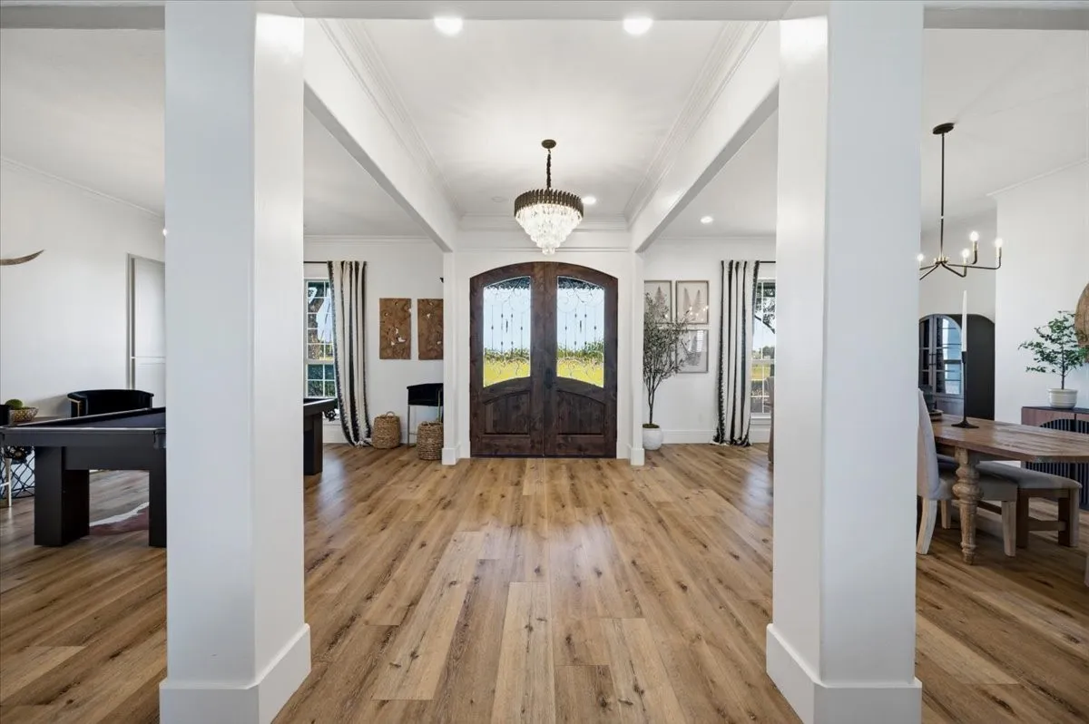 Single Family Residence For Sale in Ellis County , 975 Fm 85, Ennis, Texas 75119, 5 Bedroom, 5 Bathroom, 2 Garage spaces, 5,698 Sqft, built in 2010, mls#21339959, Real Estate Agent in Ennis, Homes For Sale in Ellis county, Homes For Sale in Ennis, Realtor in Ennis Texas, Real Estate Brokerage Independent Realty Texas, Luminita Cordes Realtor