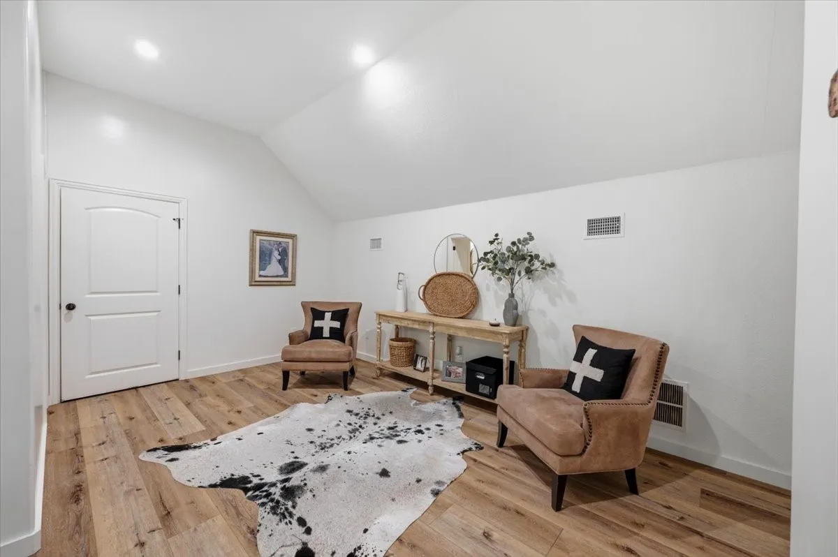 Single Family Residence For Sale in Ellis County , 975 Fm 85, Ennis, Texas 75119, 5 Bedroom, 5 Bathroom, 2 Garage spaces, 5,698 Sqft, built in 2010, mls#21339959, Real Estate Agent in Ennis, Homes For Sale in Ellis county, Homes For Sale in Ennis, Realtor in Ennis Texas, Real Estate Brokerage Independent Realty Texas, Luminita Cordes Realtor
