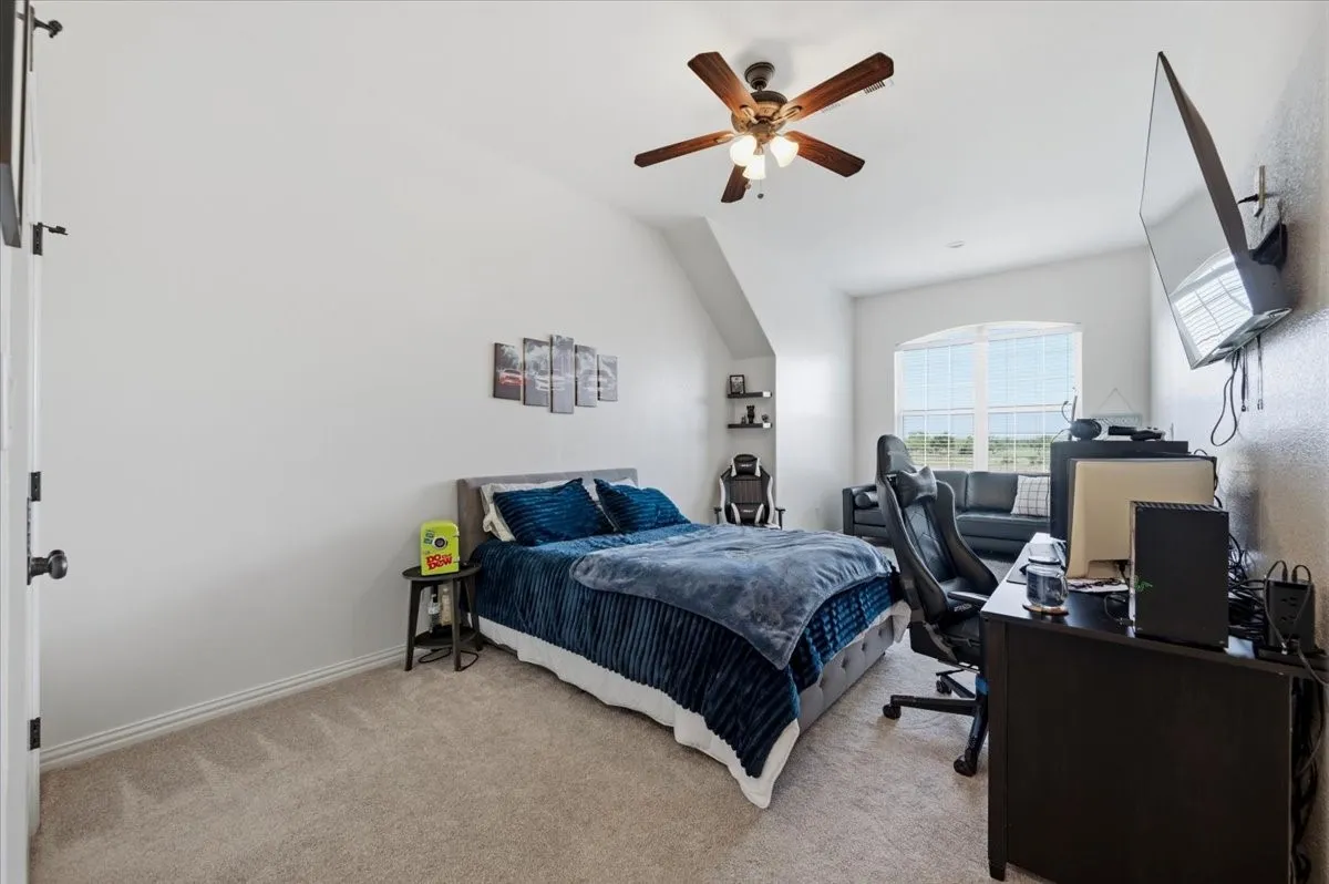 Single Family Residence For Sale in Ellis County , 975 Fm 85, Ennis, Texas 75119, 5 Bedroom, 5 Bathroom, 2 Garage spaces, 5,698 Sqft, built in 2010, mls#21339959, Real Estate Agent in Ennis, Homes For Sale in Ellis county, Homes For Sale in Ennis, Realtor in Ennis Texas, Real Estate Brokerage Independent Realty Texas, Luminita Cordes Realtor