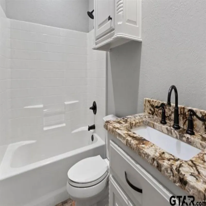 Single Family Residence For Sale in Smith County , 11378 State Highway 110 N, Tyler, Texas 75704, 4 Bedrooms, 5 Bathrooms, 2 Garage spaces, 3,552 Sqft, built in 2015, Price $1,100,000, mls#21339960, Real Estate Agent in Tyler, Homes For Sale in Smith county, Homes For Sale in Tyler, Realtor in Tyler Texas, Real Estate Brokerage Independent Realty Texas, Luminita Cordes Realtor