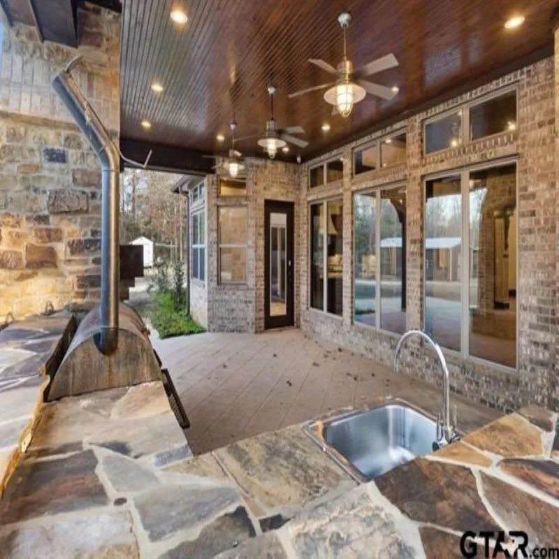 Single Family Residence For Sale in Smith County , 11378 State Highway 110 N, Tyler, Texas 75704, 4 Bedrooms, 5 Bathrooms, 2 Garage spaces, 3,552 Sqft, built in 2015, Price $1,100,000, mls#21339960, Real Estate Agent in Tyler, Homes For Sale in Smith county, Homes For Sale in Tyler, Realtor in Tyler Texas, Real Estate Brokerage Independent Realty Texas, Luminita Cordes Realtor