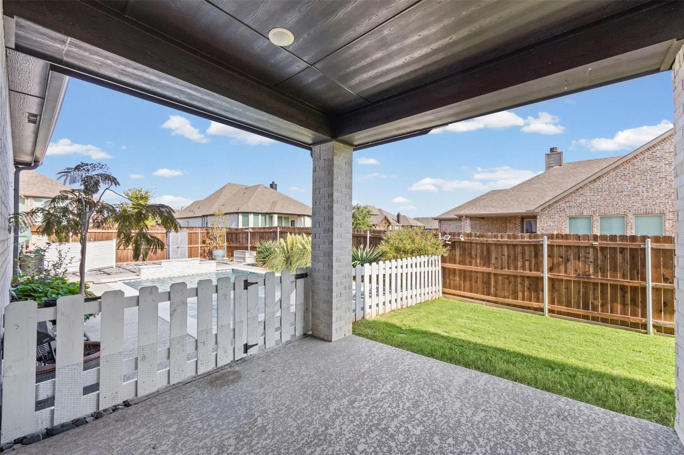 Covered patio with concrete flooring