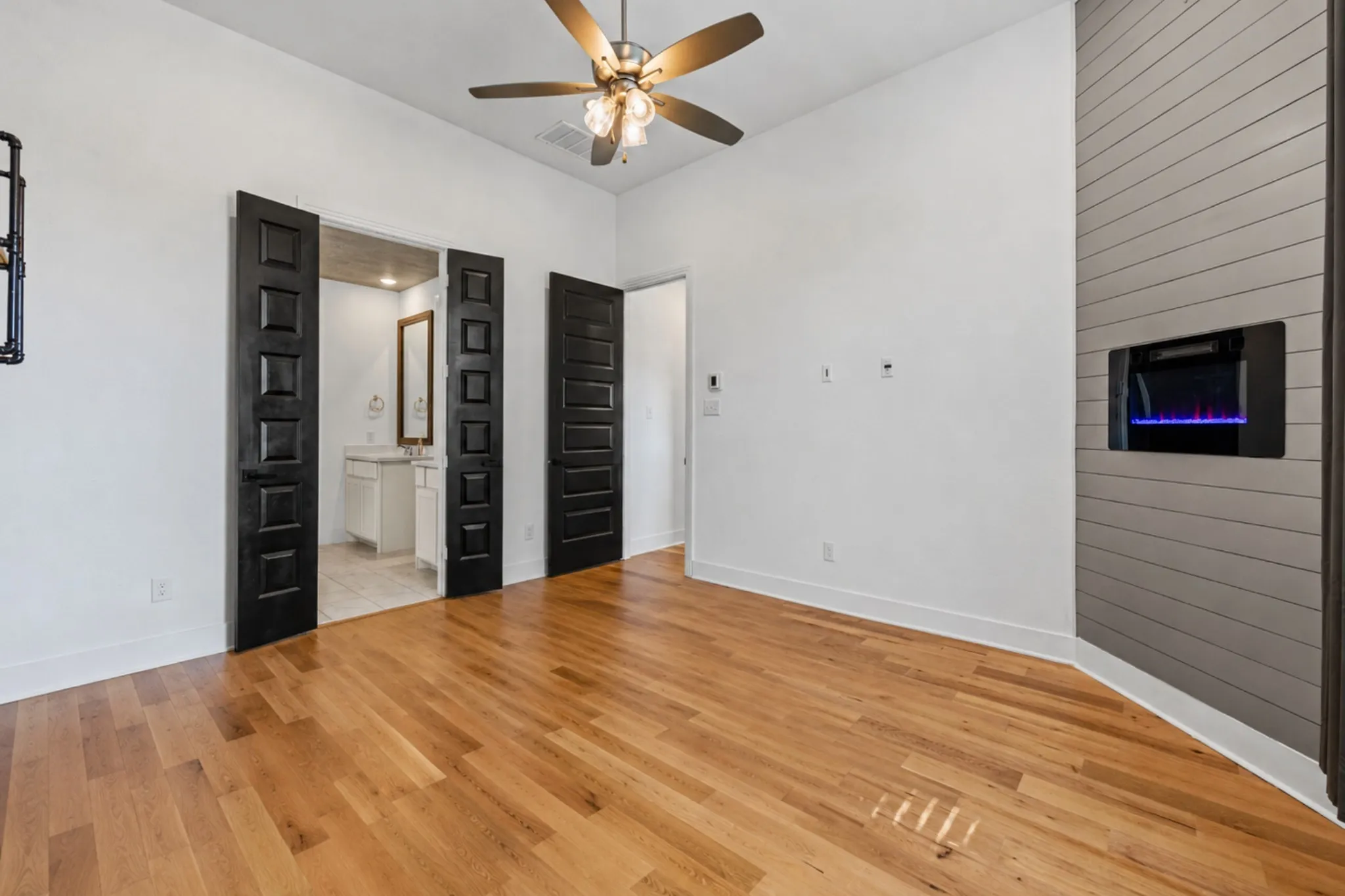 Single Family Residence For Sale in Ellis County , 1717 Vista Way, Waxahachie, Texas 75165, 3 Bedroom, 3 Bathroom, 2 Garage spaces, 2,189 Sqft, built in 2021, mls#21339696, Real Estate Agent in Waxahachie, Homes For Sale in Ellis county, Homes For Sale in Waxahachie, Realtor in Waxahachie Texas, Real Estate Brokerage Independent Realty Texas, Luminita Cordes Realtor