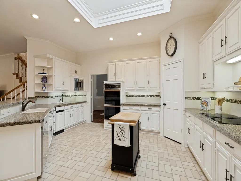 Single Family Residence For Sale in Collin County , 3525 Gary Drive, Plano, Texas 75023, 5 Bedroom, 5 Bathroom, 3 Garage spaces, 4,029 Sqft, built in 1986, mls#21284925, Real Estate Agent in Plano, Homes For Sale in Collin county, Homes For Sale in Plano, Realtor in Plano Texas, Real Estate Brokerage Independent Realty Texas, Luminita Cordes Realtor