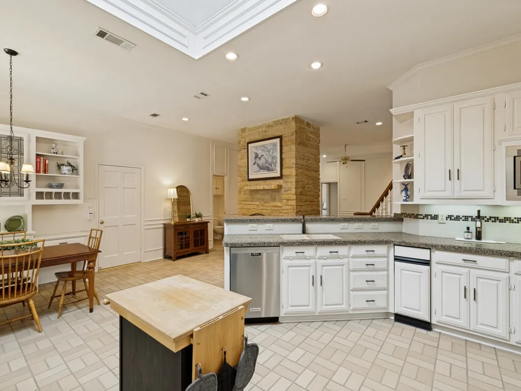 Single Family Residence For Sale in Collin County , 3525 Gary Drive, Plano, Texas 75023, 5 Bedroom, 5 Bathroom, 3 Garage spaces, 4,029 Sqft, built in 1986, mls#21284925, Real Estate Agent in Plano, Homes For Sale in Collin county, Homes For Sale in Plano, Realtor in Plano Texas, Real Estate Brokerage Independent Realty Texas, Luminita Cordes Realtor