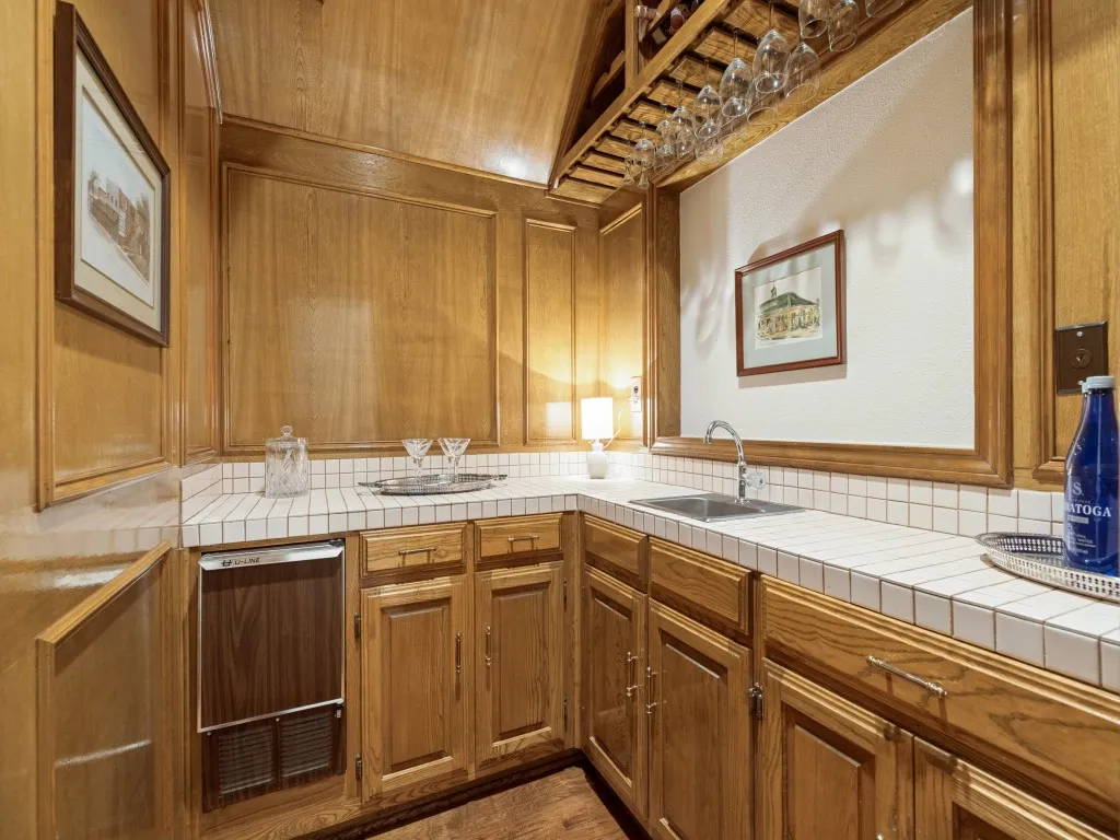 Single Family Residence For Sale in Collin County , 3525 Gary Drive, Plano, Texas 75023, 5 Bedroom, 5 Bathroom, 3 Garage spaces, 4,029 Sqft, built in 1986, mls#21284925, Real Estate Agent in Plano, Homes For Sale in Collin county, Homes For Sale in Plano, Realtor in Plano Texas, Real Estate Brokerage Independent Realty Texas, Luminita Cordes Realtor