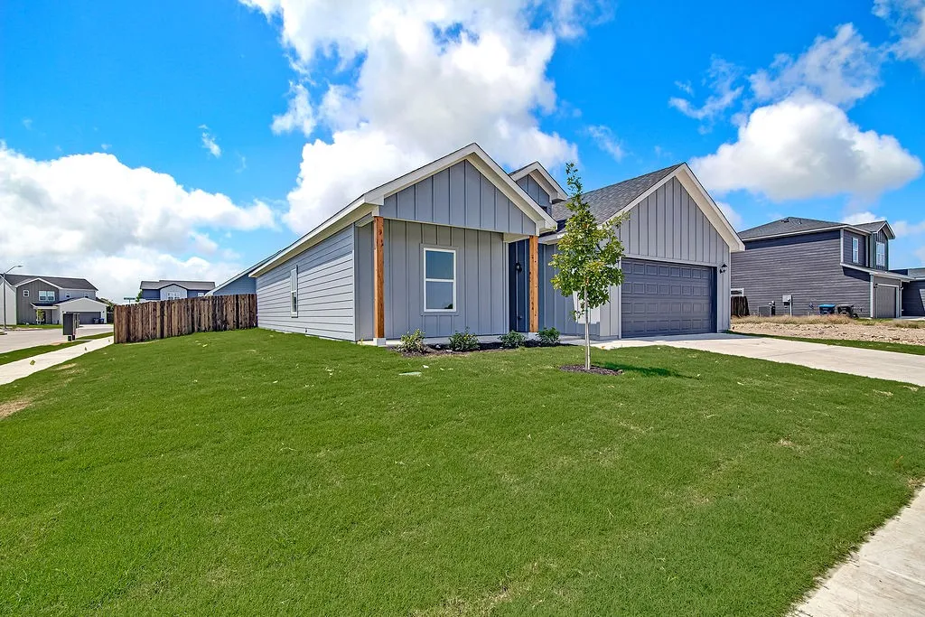 Single Family Residence For Sale in Tarrant County , 213 Marble Creek Drive, Fort Worth, Texas 76131, 4 Bedroom, 2 Bathroom, 2 Garage spaces, 1,659 Sqft, built in 2026, mls#21339985, Real Estate Agent in Fort Worth, Homes For Sale in Tarrant county, Homes For Sale in Fort Worth, Realtor in Fort Worth Texas, Real Estate Brokerage Independent Realty Texas, Luminita Cordes Realtor