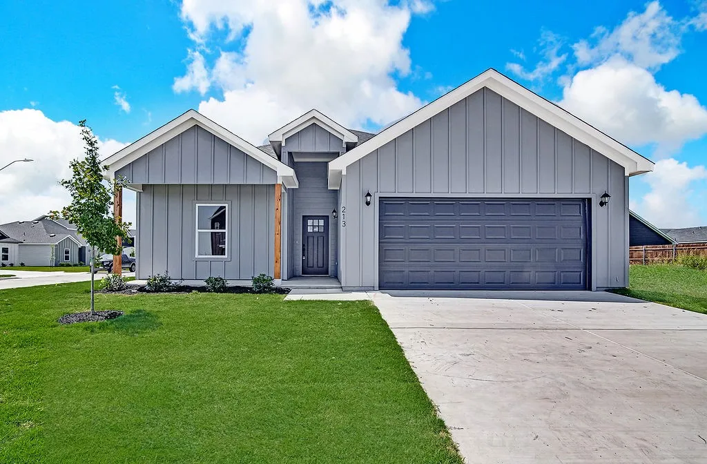 Single Family Residence For Sale in Tarrant County , 213 Marble Creek Drive, Fort Worth, Texas 76131, 4 Bedroom, 2 Bathroom, 2 Garage spaces, 1,659 Sqft, built in 2026, mls#21339985, Real Estate Agent in Fort Worth, Homes For Sale in Tarrant county, Homes For Sale in Fort Worth, Realtor in Fort Worth Texas, Real Estate Brokerage Independent Realty Texas, Luminita Cordes Realtor