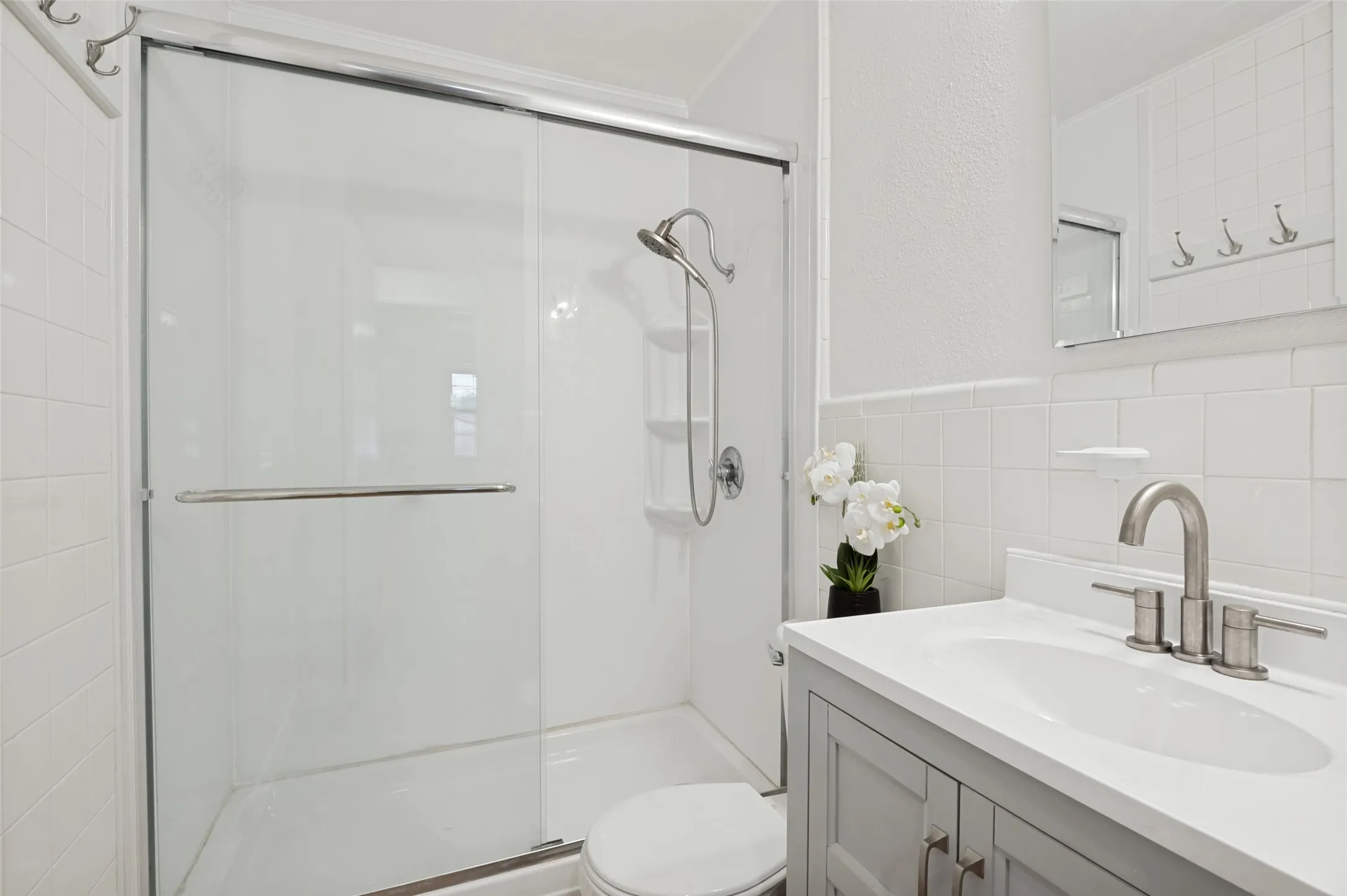 Single Family Residence For Sale in Tarrant County , 1410 Carswell Terrace, Arlington, Texas 76010, 3 Bedroom, 1 Bathroom, 2 Garage spaces, 1,217 Sqft, built in 1953, mls#21307640, Real Estate Agent in Arlington, Homes For Sale in Tarrant county, Homes For Sale in Arlington, Realtor in Arlington Texas, Real Estate Brokerage Independent Realty Texas, Luminita Cordes Realtor
