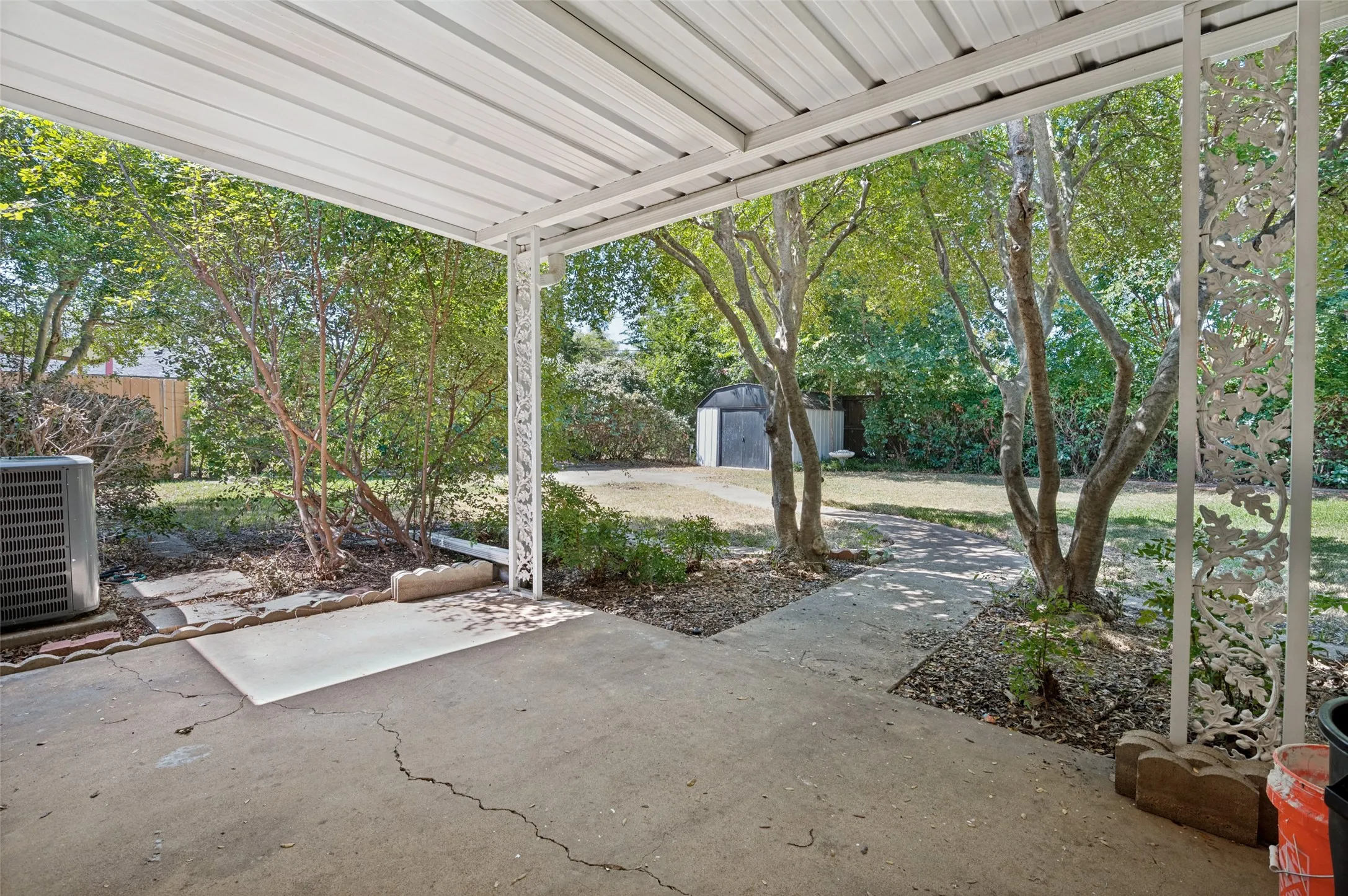 Single Family Residence For Sale in Tarrant County , 1410 Carswell Terrace, Arlington, Texas 76010, 3 Bedroom, 1 Bathroom, 2 Garage spaces, 1,217 Sqft, built in 1953, mls#21307640, Real Estate Agent in Arlington, Homes For Sale in Tarrant county, Homes For Sale in Arlington, Realtor in Arlington Texas, Real Estate Brokerage Independent Realty Texas, Luminita Cordes Realtor