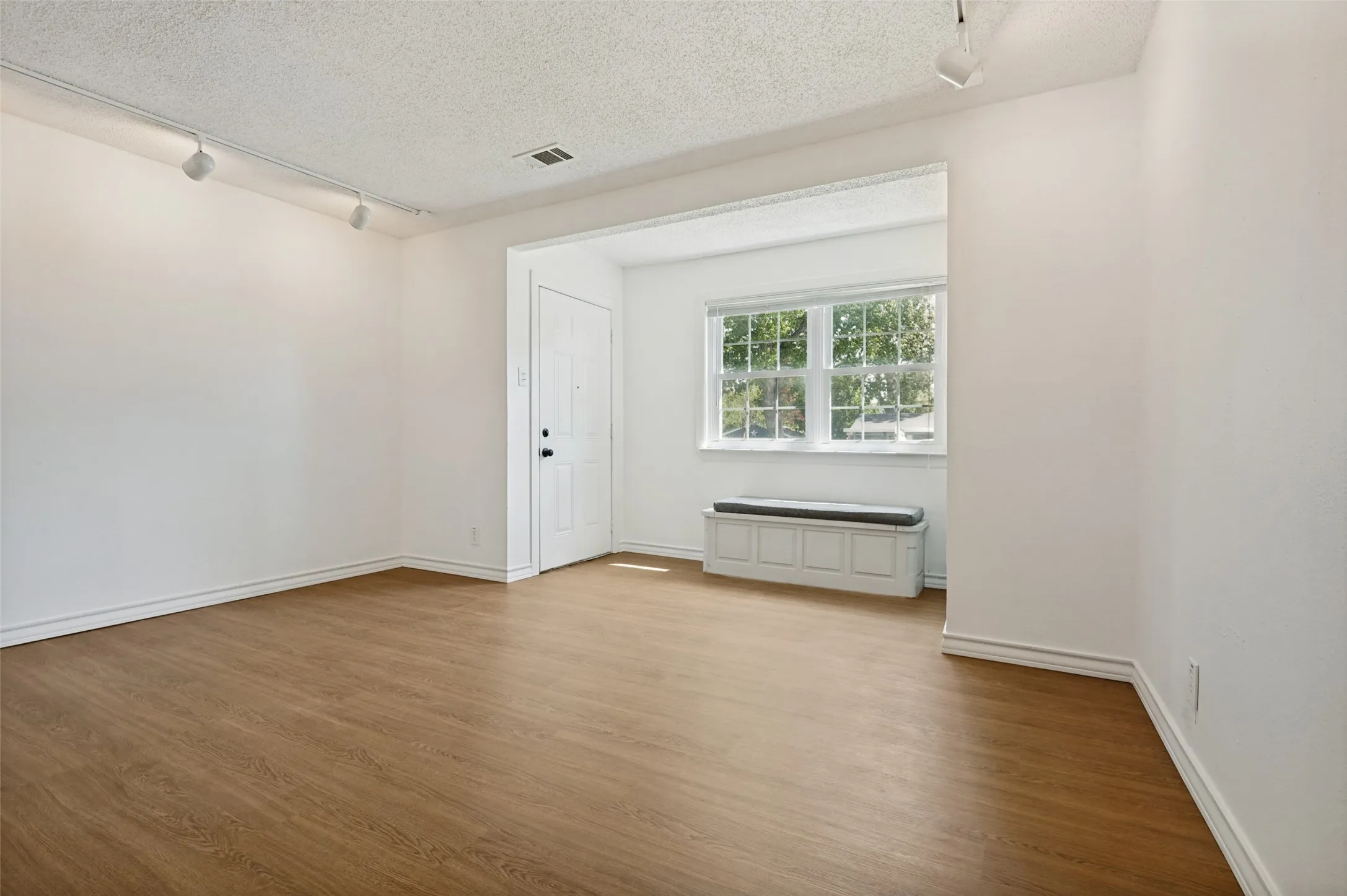 Single Family Residence For Sale in Tarrant County , 1410 Carswell Terrace, Arlington, Texas 76010, 3 Bedroom, 1 Bathroom, 2 Garage spaces, 1,217 Sqft, built in 1953, mls#21307640, Real Estate Agent in Arlington, Homes For Sale in Tarrant county, Homes For Sale in Arlington, Realtor in Arlington Texas, Real Estate Brokerage Independent Realty Texas, Luminita Cordes Realtor