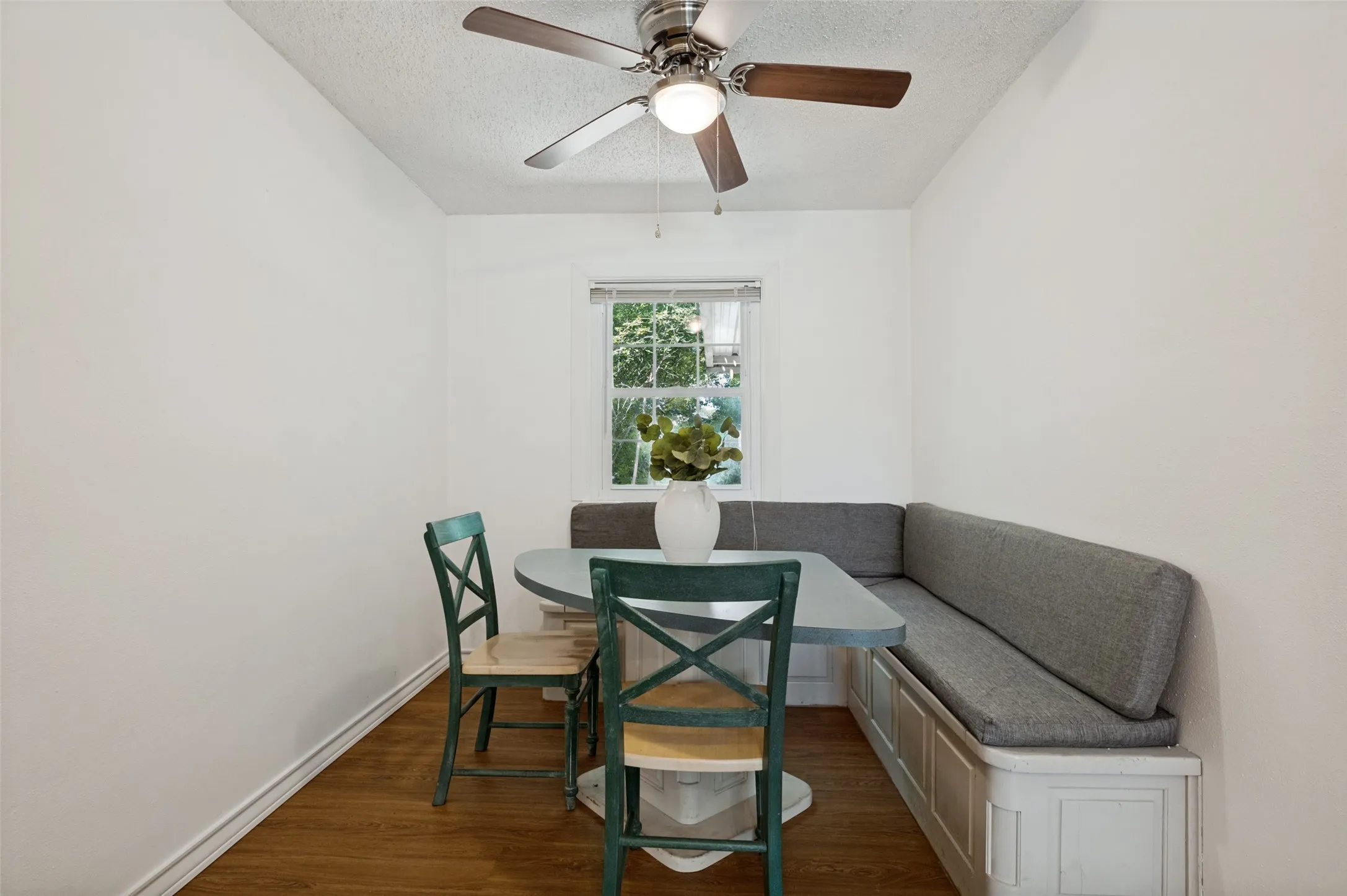 Single Family Residence For Sale in Tarrant County , 1410 Carswell Terrace, Arlington, Texas 76010, 3 Bedroom, 1 Bathroom, 2 Garage spaces, 1,217 Sqft, built in 1953, mls#21307640, Real Estate Agent in Arlington, Homes For Sale in Tarrant county, Homes For Sale in Arlington, Realtor in Arlington Texas, Real Estate Brokerage Independent Realty Texas, Luminita Cordes Realtor