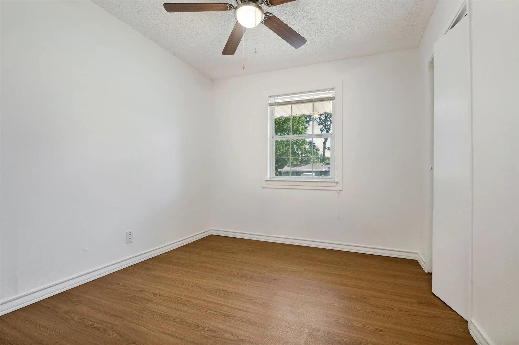 Single Family Residence For Sale in Tarrant County , 1410 Carswell Terrace, Arlington, Texas 76010, 3 Bedroom, 1 Bathroom, 2 Garage spaces, 1,217 Sqft, built in 1953, mls#21307640, Real Estate Agent in Arlington, Homes For Sale in Tarrant county, Homes For Sale in Arlington, Realtor in Arlington Texas, Real Estate Brokerage Independent Realty Texas, Luminita Cordes Realtor