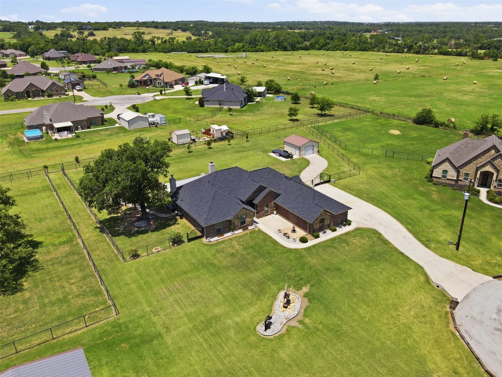 Single Family Residence For Sale in Parker County , 205 Lavender Court, Springtown, Texas 76082, 4 Bedroom, 2 Bathroom, 3 Garage spaces, 2,102 Sqft, built in 2017, mls#21338760, Real Estate Agent in Springtown, Homes For Sale in Parker county, Homes For Sale in Springtown, Realtor in Springtown Texas, Real Estate Brokerage Independent Realty Texas, Luminita Cordes Realtor