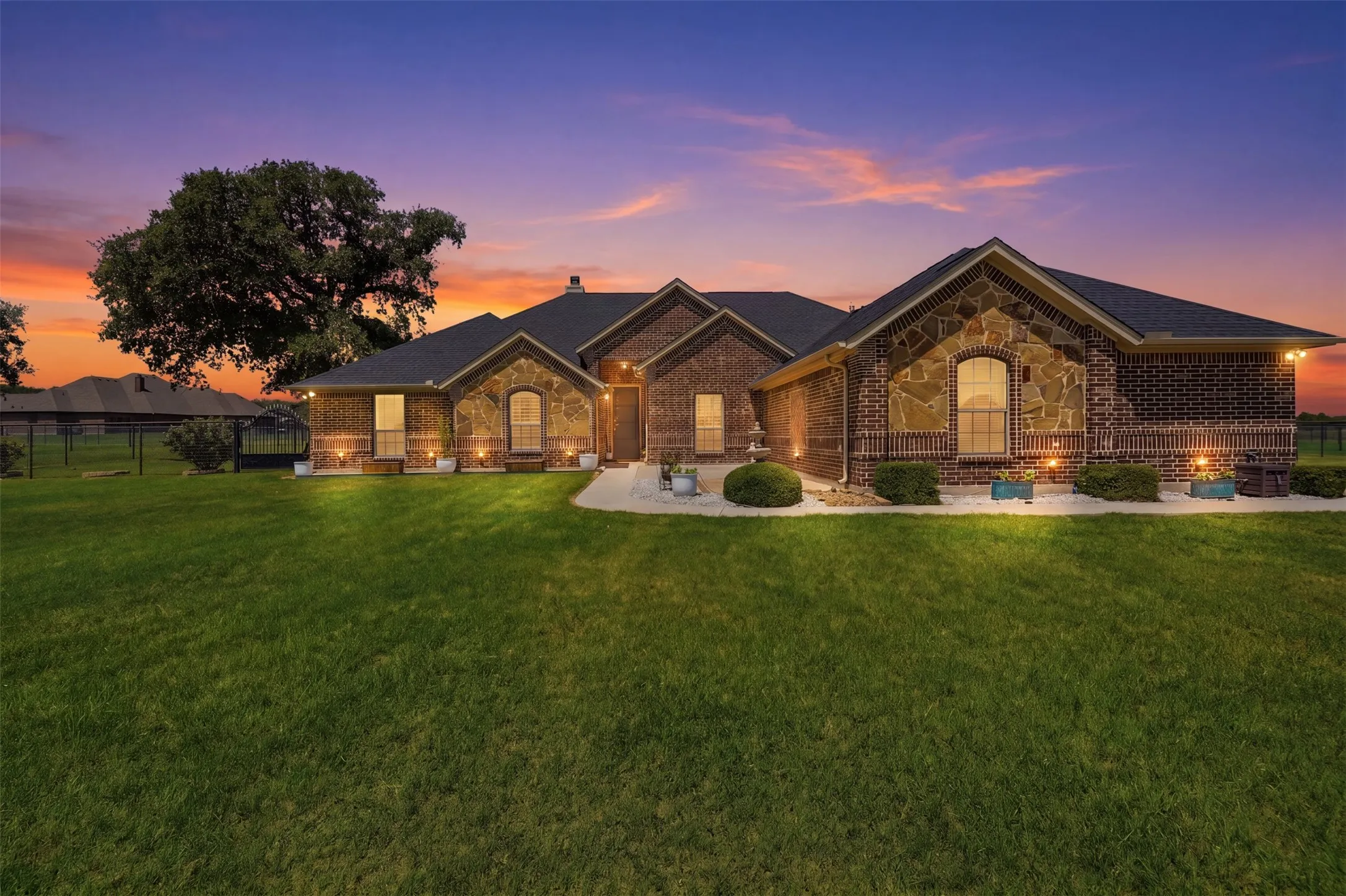 Single Family Residence For Sale in Parker County , 205 Lavender Court, Springtown, Texas 76082, 4 Bedroom, 2 Bathroom, 3 Garage spaces, 2,102 Sqft, built in 2017, mls#21338760, Real Estate Agent in Springtown, Homes For Sale in Parker county, Homes For Sale in Springtown, Realtor in Springtown Texas, Real Estate Brokerage Independent Realty Texas, Luminita Cordes Realtor