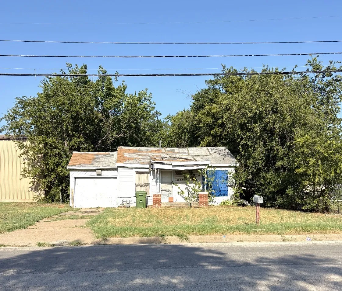 Single Family Residence For Sale in Palo Pinto County , 807 SE 6th Avenue, Mineral Wells, Texas 76067, 2 Bedroom, 1 Bathroom, 1 Garage spaces, 912 Sqft, built in 1950, mls#21339955, Real Estate Agent in Mineral Wells, Homes For Sale in Palo Pinto county, Homes For Sale in Mineral Wells, Realtor in Mineral Wells Texas, Real Estate Brokerage Independent Realty Texas, Luminita Cordes Realtor