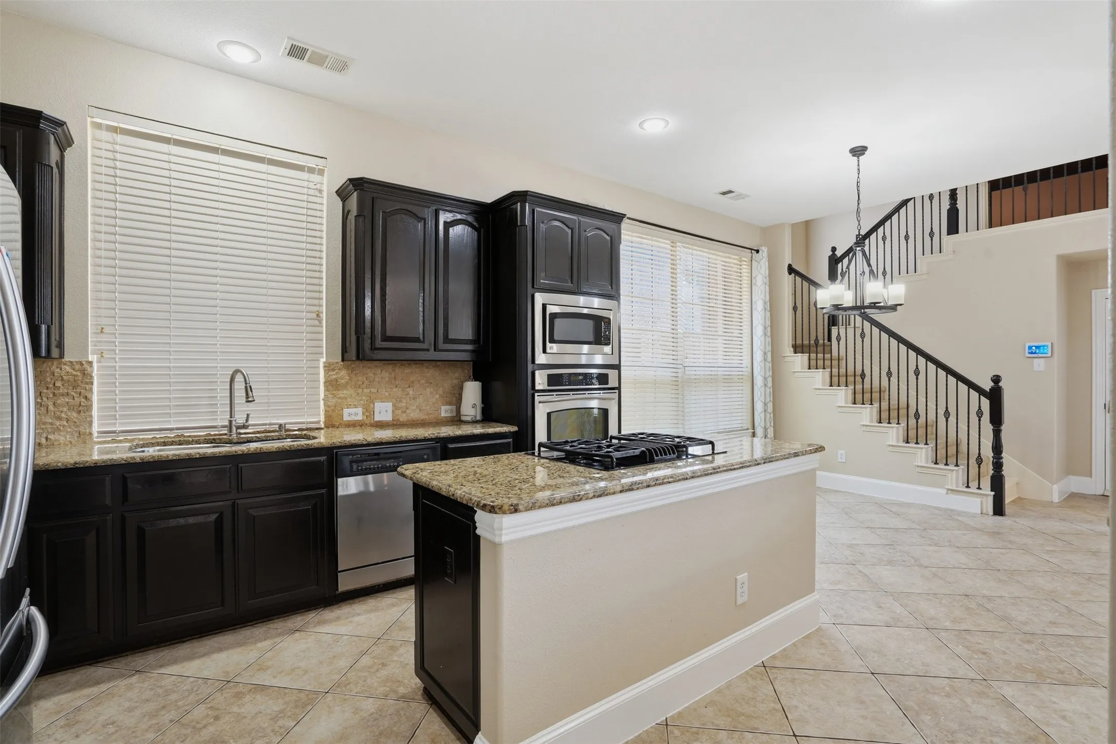 Single Family Residence For Sale in Denton County , 2310 Queen Morgan Lane, Lewisville, Texas 75056, 3 Bedroom, 3 Bathroom, 2 Garage spaces, 2,999 Sqft, built in 2004, mls#21339669, Real Estate Agent in Lewisville, Homes For Sale in Denton county, Homes For Sale in Lewisville, Realtor in Lewisville Texas, Real Estate Brokerage Independent Realty Texas, Luminita Cordes Realtor