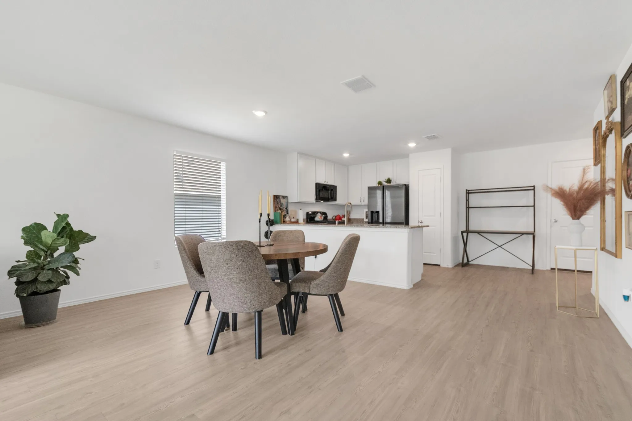 Single Family Residence For Sale in Collin County , 1801 Ashland Street, Mc Kinney, Texas 75071, 3 Bedroom, 2 Bathroom, 2 Garage spaces, 1,479 Sqft, built in 2024, mls#21332985, Real Estate Agent in Mc Kinney, Homes For Sale in Collin county, Homes For Sale in Mc Kinney, Realtor in Mc Kinney Texas, Real Estate Brokerage Independent Realty Texas, Luminita Cordes Realtor