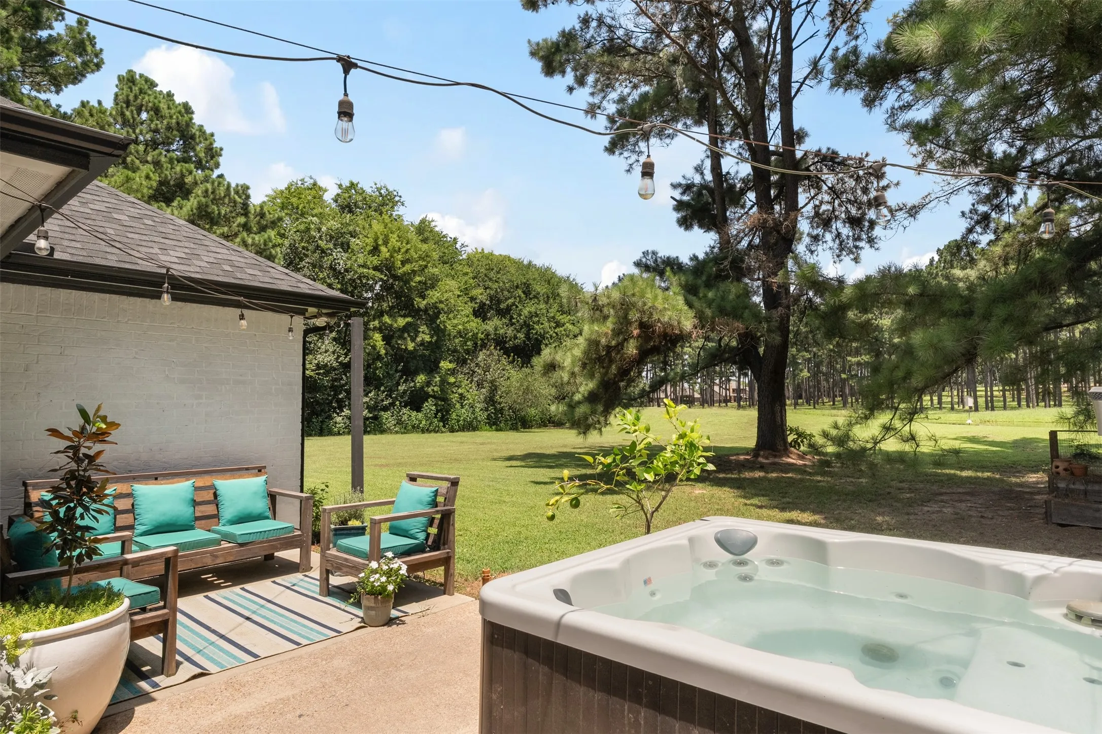 Single Family Residence For Sale in Henderson County , 1109 Robbins Road, Athens, Texas 75751, 4 Bedroom, 2 Bathroom, 2 Garage spaces, 2,227 Sqft, built in 2003, mls#21337614, Real Estate Agent in Athens, Homes For Sale in Henderson county, Homes For Sale in Athens, Realtor in Athens Texas, Real Estate Brokerage Independent Realty Texas, Luminita Cordes Realtor
