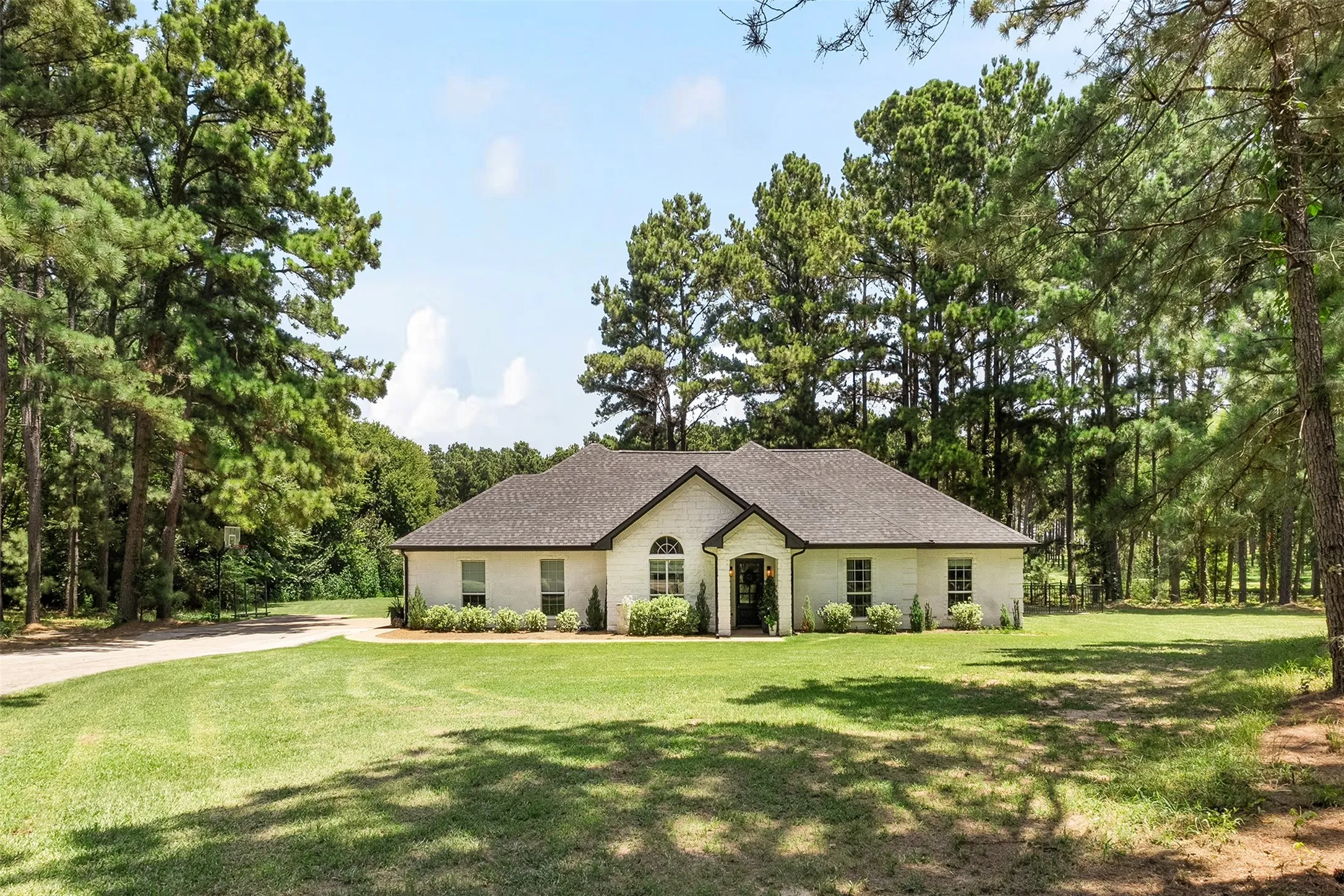 Single Family Residence For Sale in Henderson County , 1109 Robbins Road, Athens, Texas 75751, 4 Bedroom, 2 Bathroom, 2 Garage spaces, 2,227 Sqft, built in 2003, mls#21337614, Real Estate Agent in Athens, Homes For Sale in Henderson county, Homes For Sale in Athens, Realtor in Athens Texas, Real Estate Brokerage Independent Realty Texas, Luminita Cordes Realtor