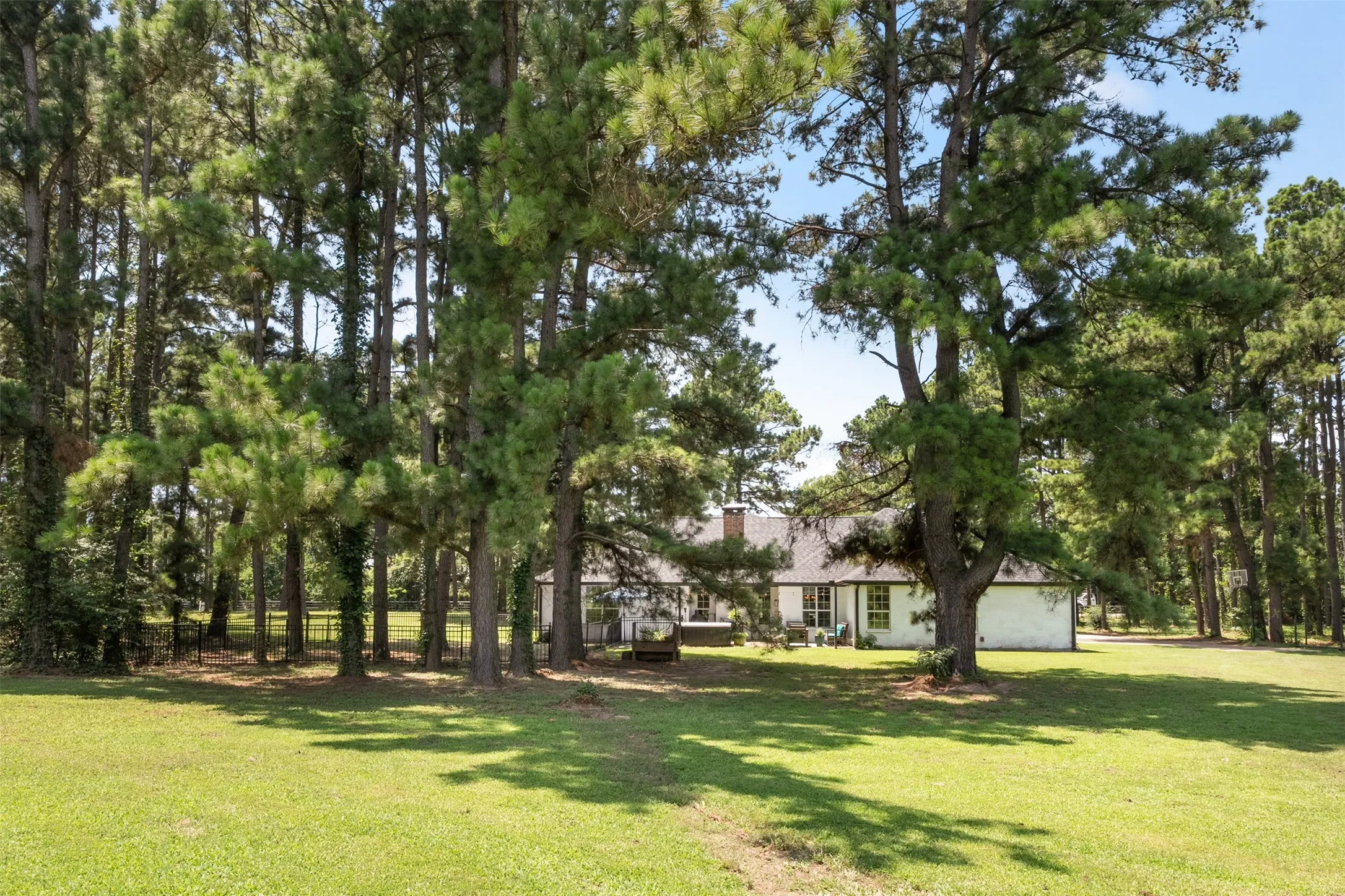 Single Family Residence For Sale in Henderson County , 1109 Robbins Road, Athens, Texas 75751, 4 Bedroom, 2 Bathroom, 2 Garage spaces, 2,227 Sqft, built in 2003, mls#21337614, Real Estate Agent in Athens, Homes For Sale in Henderson county, Homes For Sale in Athens, Realtor in Athens Texas, Real Estate Brokerage Independent Realty Texas, Luminita Cordes Realtor