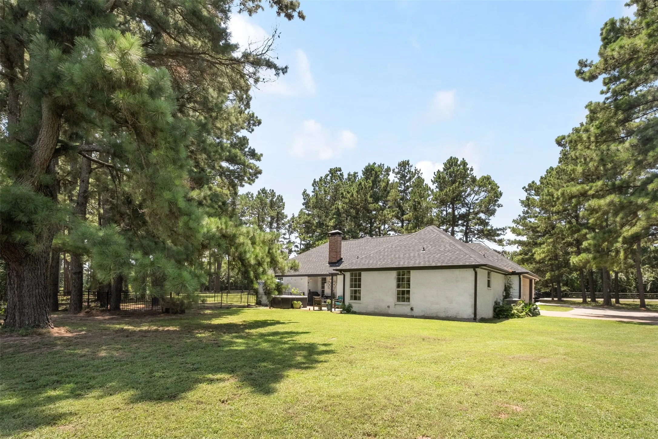 Single Family Residence For Sale in Henderson County , 1109 Robbins Road, Athens, Texas 75751, 4 Bedroom, 2 Bathroom, 2 Garage spaces, 2,227 Sqft, built in 2003, mls#21337614, Real Estate Agent in Athens, Homes For Sale in Henderson county, Homes For Sale in Athens, Realtor in Athens Texas, Real Estate Brokerage Independent Realty Texas, Luminita Cordes Realtor