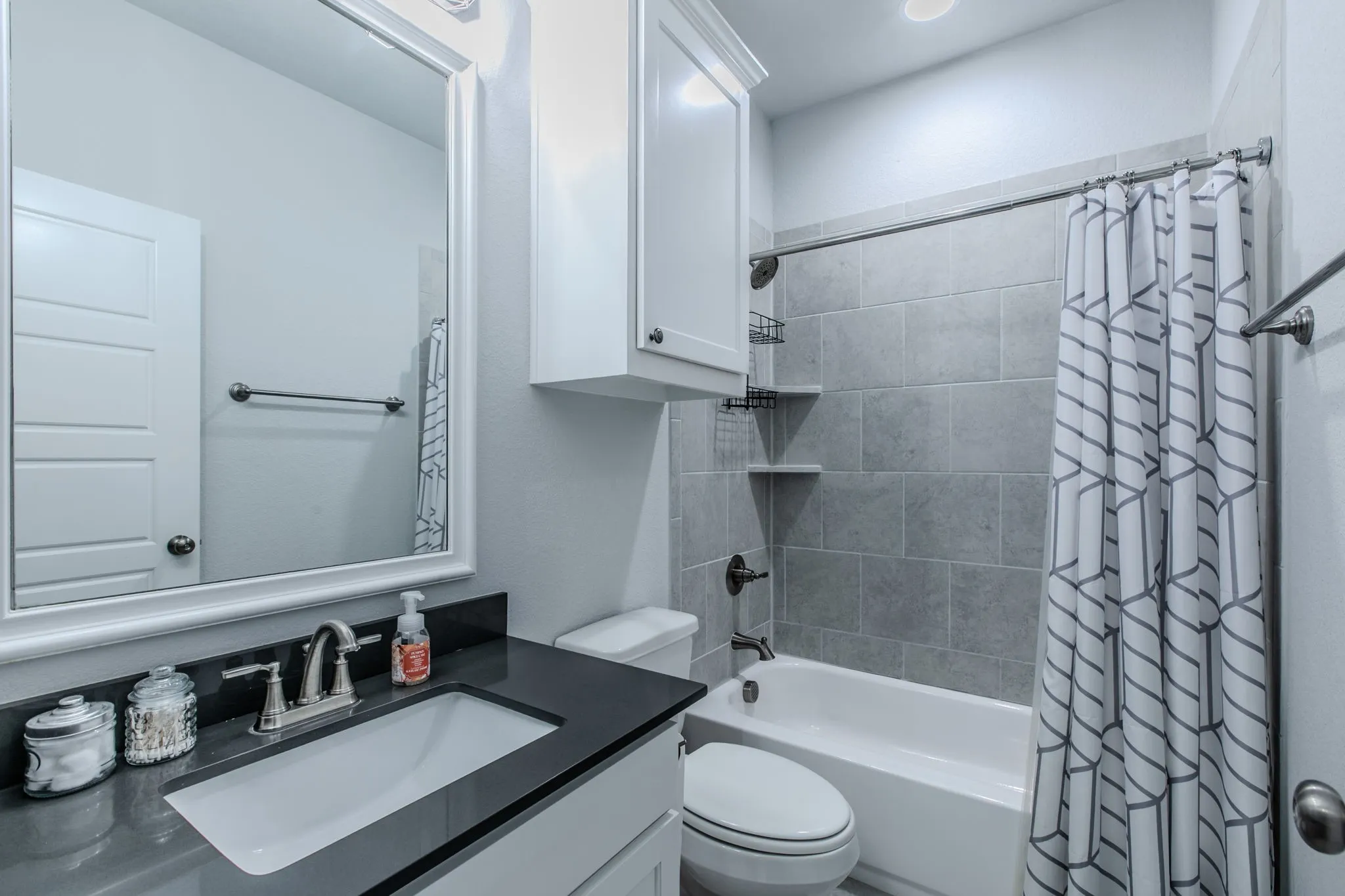 Single Family Residence For Sale in Mc Lennan County , 272 Big Creek Loop, Hewitt, Texas 76643, 4 Bedroom, 3 Bathroom, 2 Garage spaces, 3,172 Sqft, built in 2019, mls#21339675, Real Estate Agent in Hewitt, Homes For Sale in Mc Lennan county, Homes For Sale in Hewitt, Realtor in Hewitt Texas, Real Estate Brokerage Independent Realty Texas, Luminita Cordes Realtor