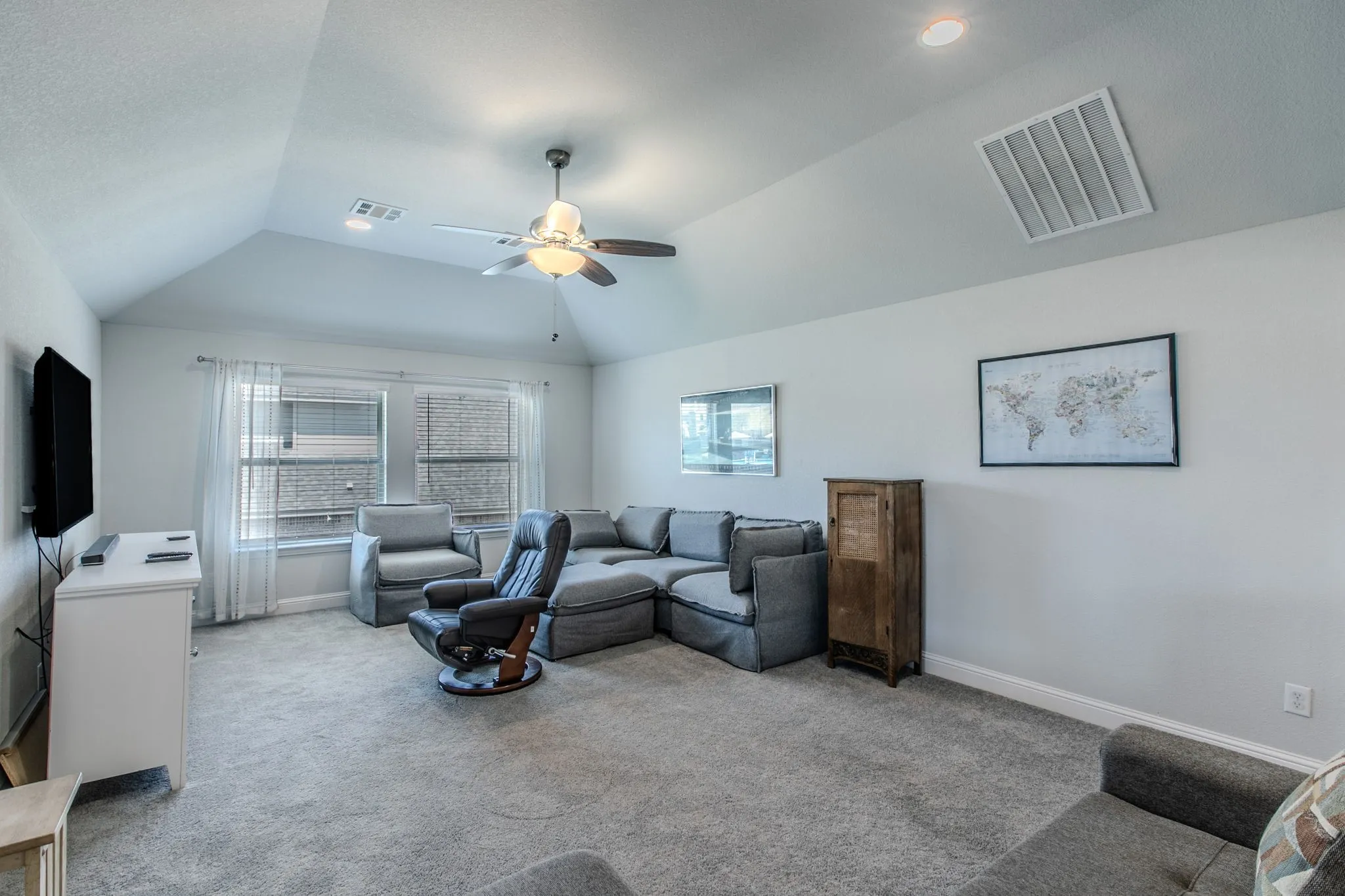 Single Family Residence For Sale in Mc Lennan County , 272 Big Creek Loop, Hewitt, Texas 76643, 4 Bedroom, 3 Bathroom, 2 Garage spaces, 3,172 Sqft, built in 2019, mls#21339675, Real Estate Agent in Hewitt, Homes For Sale in Mc Lennan county, Homes For Sale in Hewitt, Realtor in Hewitt Texas, Real Estate Brokerage Independent Realty Texas, Luminita Cordes Realtor