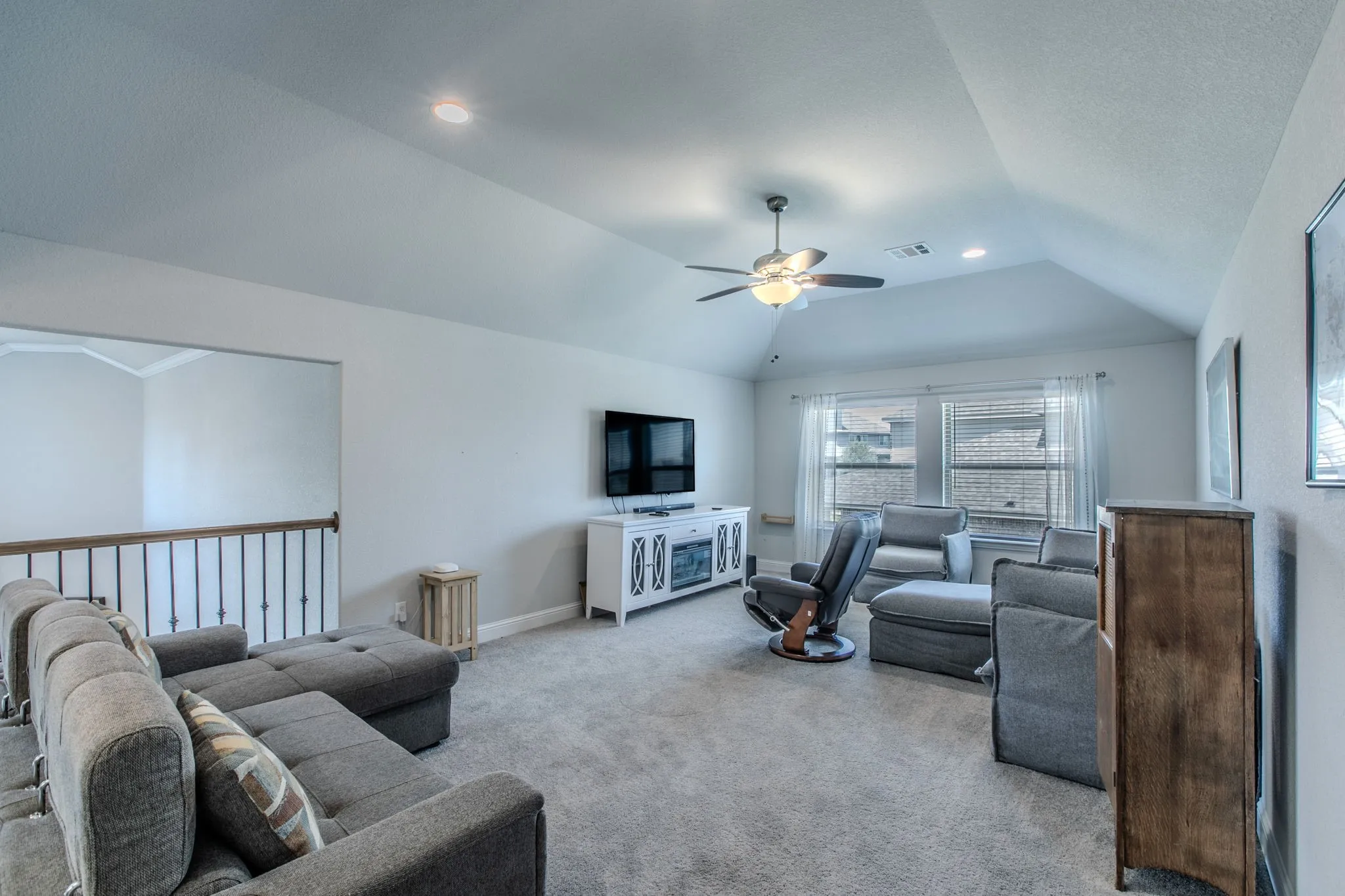 Single Family Residence For Sale in Mc Lennan County , 272 Big Creek Loop, Hewitt, Texas 76643, 4 Bedroom, 3 Bathroom, 2 Garage spaces, 3,172 Sqft, built in 2019, mls#21339675, Real Estate Agent in Hewitt, Homes For Sale in Mc Lennan county, Homes For Sale in Hewitt, Realtor in Hewitt Texas, Real Estate Brokerage Independent Realty Texas, Luminita Cordes Realtor