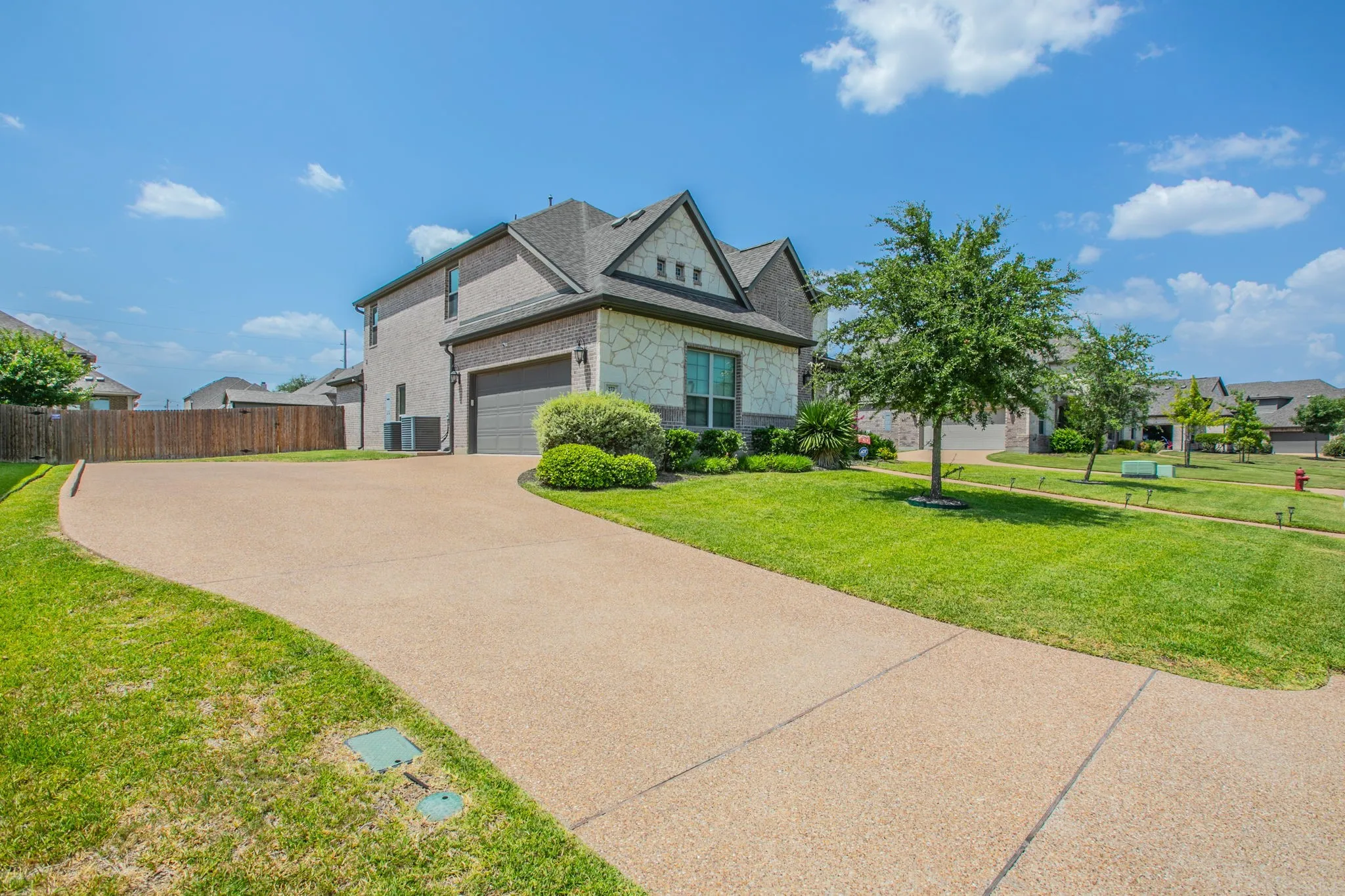 Single Family Residence For Sale in Mc Lennan County , 272 Big Creek Loop, Hewitt, Texas 76643, 4 Bedroom, 3 Bathroom, 2 Garage spaces, 3,172 Sqft, built in 2019, mls#21339675, Real Estate Agent in Hewitt, Homes For Sale in Mc Lennan county, Homes For Sale in Hewitt, Realtor in Hewitt Texas, Real Estate Brokerage Independent Realty Texas, Luminita Cordes Realtor