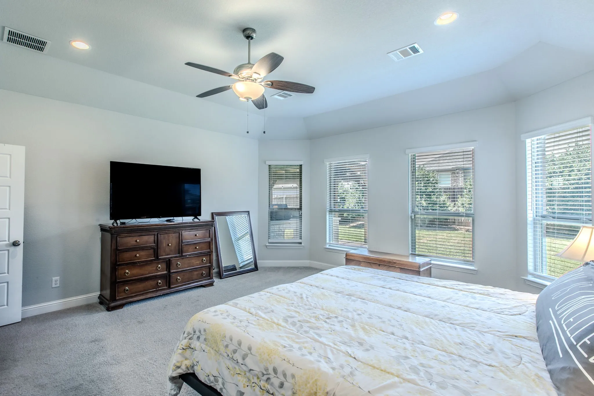 Single Family Residence For Sale in Mc Lennan County , 272 Big Creek Loop, Hewitt, Texas 76643, 4 Bedroom, 3 Bathroom, 2 Garage spaces, 3,172 Sqft, built in 2019, mls#21339675, Real Estate Agent in Hewitt, Homes For Sale in Mc Lennan county, Homes For Sale in Hewitt, Realtor in Hewitt Texas, Real Estate Brokerage Independent Realty Texas, Luminita Cordes Realtor