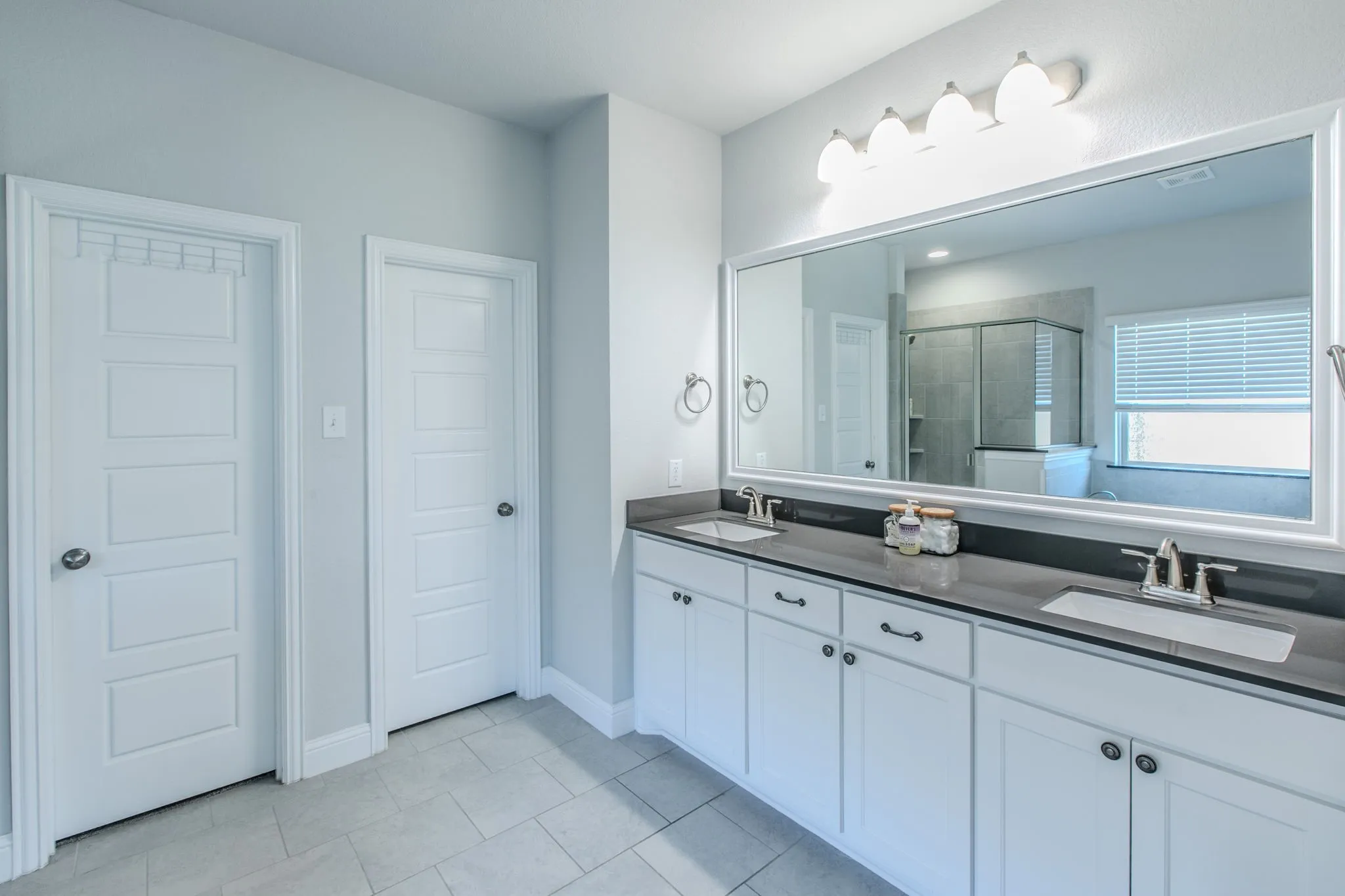 Single Family Residence For Sale in Mc Lennan County , 272 Big Creek Loop, Hewitt, Texas 76643, 4 Bedroom, 3 Bathroom, 2 Garage spaces, 3,172 Sqft, built in 2019, mls#21339675, Real Estate Agent in Hewitt, Homes For Sale in Mc Lennan county, Homes For Sale in Hewitt, Realtor in Hewitt Texas, Real Estate Brokerage Independent Realty Texas, Luminita Cordes Realtor