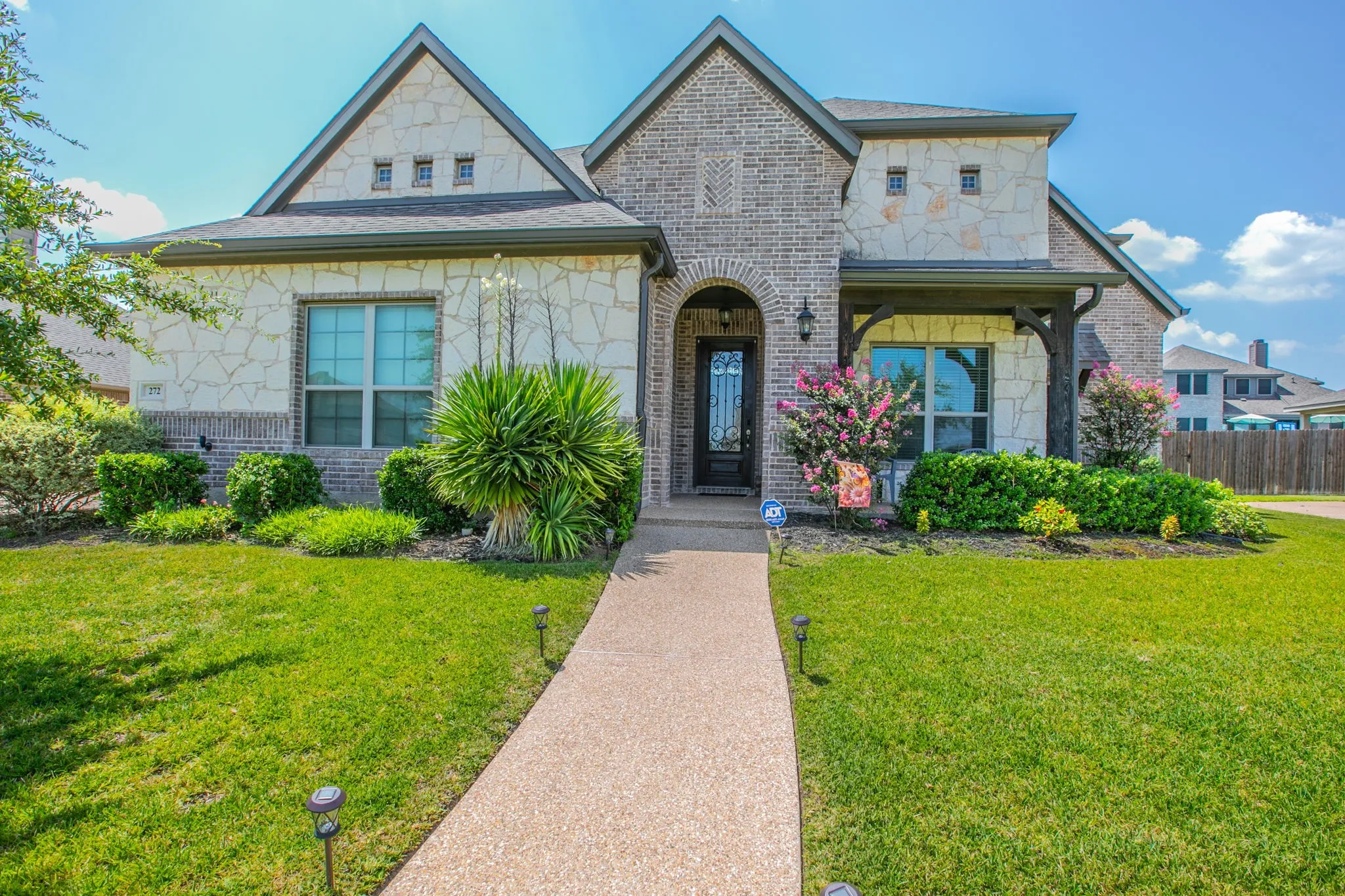Single Family Residence For Sale in Mc Lennan County , 272 Big Creek Loop, Hewitt, Texas 76643, 4 Bedroom, 3 Bathroom, 2 Garage spaces, 3,172 Sqft, built in 2019, mls#21339675, Real Estate Agent in Hewitt, Homes For Sale in Mc Lennan county, Homes For Sale in Hewitt, Realtor in Hewitt Texas, Real Estate Brokerage Independent Realty Texas, Luminita Cordes Realtor