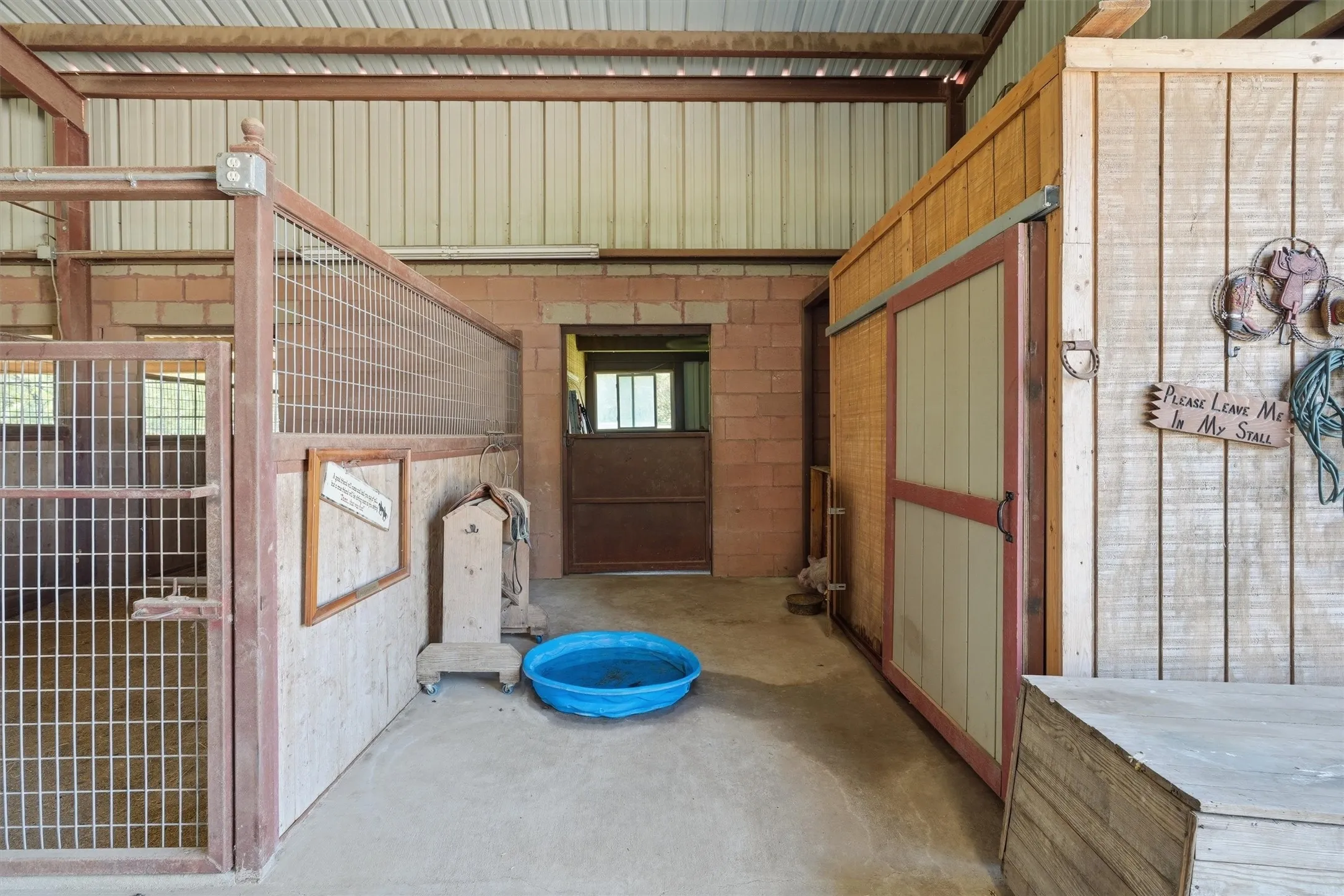 Single Family Residence For Sale in Parker County , 3790 Zion Hill Loop, Weatherford, Texas 76088, 2 Bedroom, 2 Bathroom, 1 Garage spaces, 900 Sqft, built in 2005, mls#21339363, Real Estate Agent in Weatherford, Homes For Sale in Parker county, Homes For Sale in Weatherford, Realtor in Weatherford Texas, Real Estate Brokerage Independent Realty Texas, Luminita Cordes Realtor