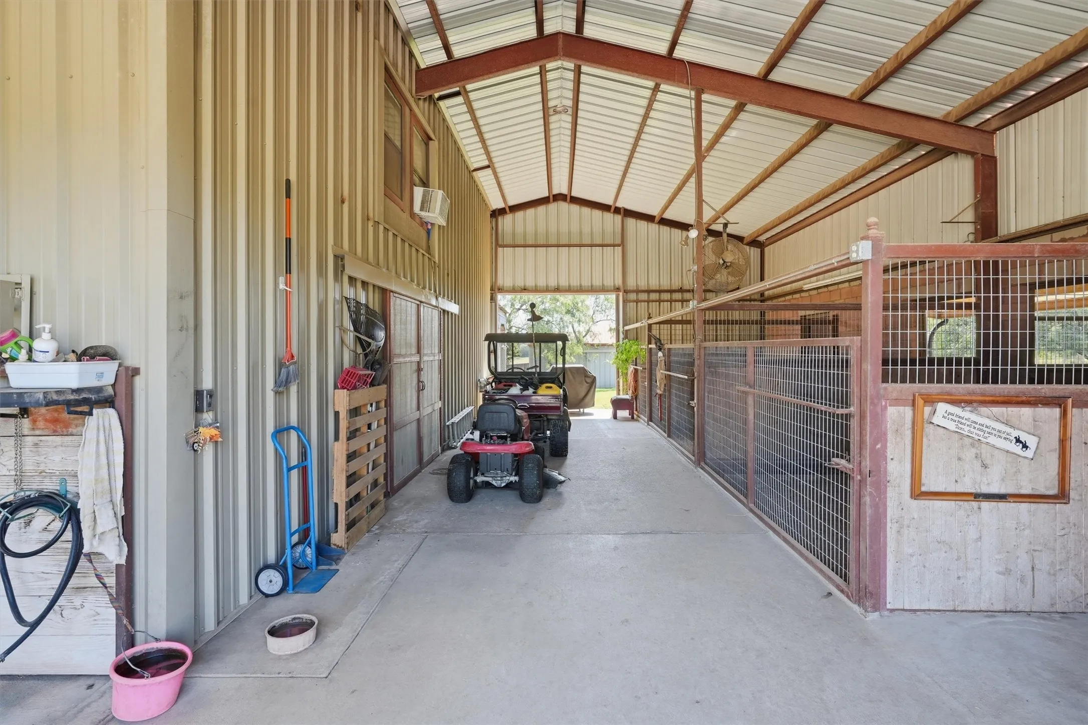 Single Family Residence For Sale in Parker County , 3790 Zion Hill Loop, Weatherford, Texas 76088, 2 Bedroom, 2 Bathroom, 1 Garage spaces, 900 Sqft, built in 2005, mls#21339363, Real Estate Agent in Weatherford, Homes For Sale in Parker county, Homes For Sale in Weatherford, Realtor in Weatherford Texas, Real Estate Brokerage Independent Realty Texas, Luminita Cordes Realtor