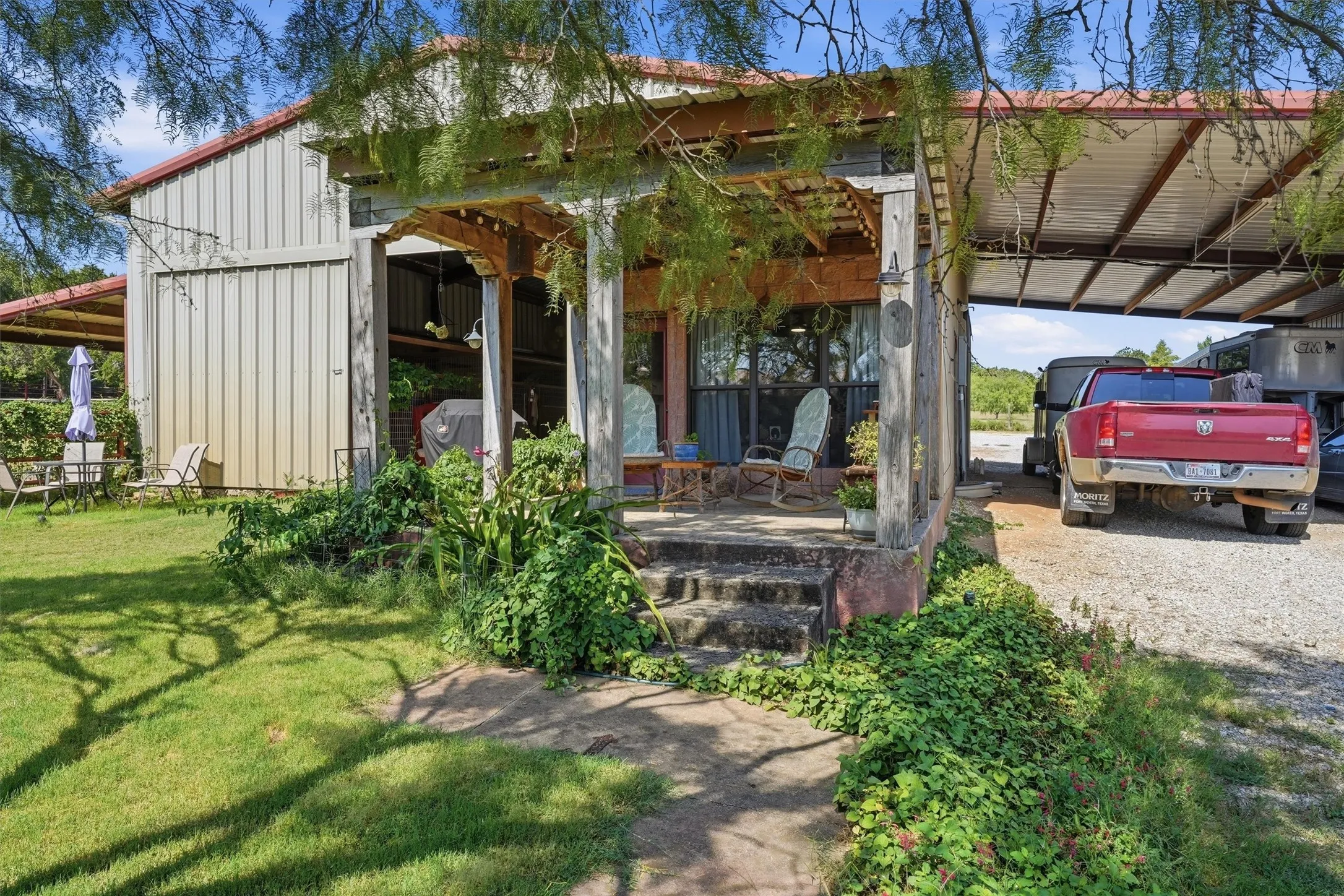 Single Family Residence For Sale in Parker County , 3790 Zion Hill Loop, Weatherford, Texas 76088, 2 Bedroom, 2 Bathroom, 1 Garage spaces, 900 Sqft, built in 2005, mls#21339363, Real Estate Agent in Weatherford, Homes For Sale in Parker county, Homes For Sale in Weatherford, Realtor in Weatherford Texas, Real Estate Brokerage Independent Realty Texas, Luminita Cordes Realtor